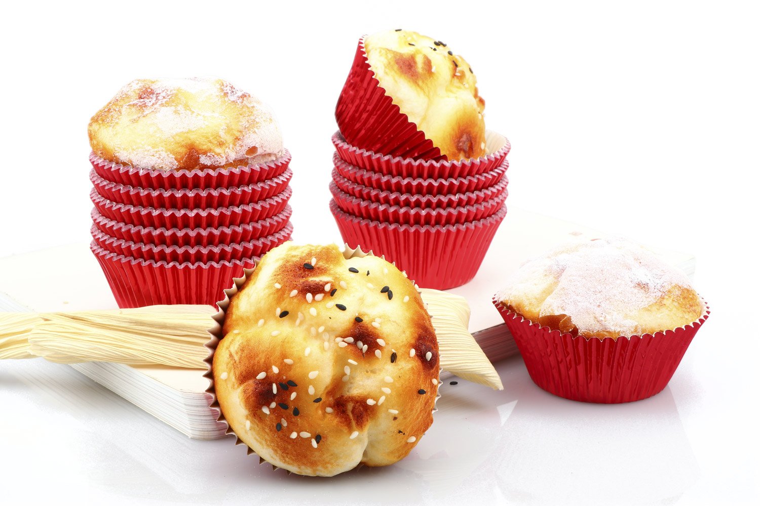 Gifbera Standard Red Foil Cupcake Liners - 200 Count Baking Cups for Birthday, Wedding & Holiday Parties - Premium Cupcake Wrappers for Baking, Desserts & Party Decorations