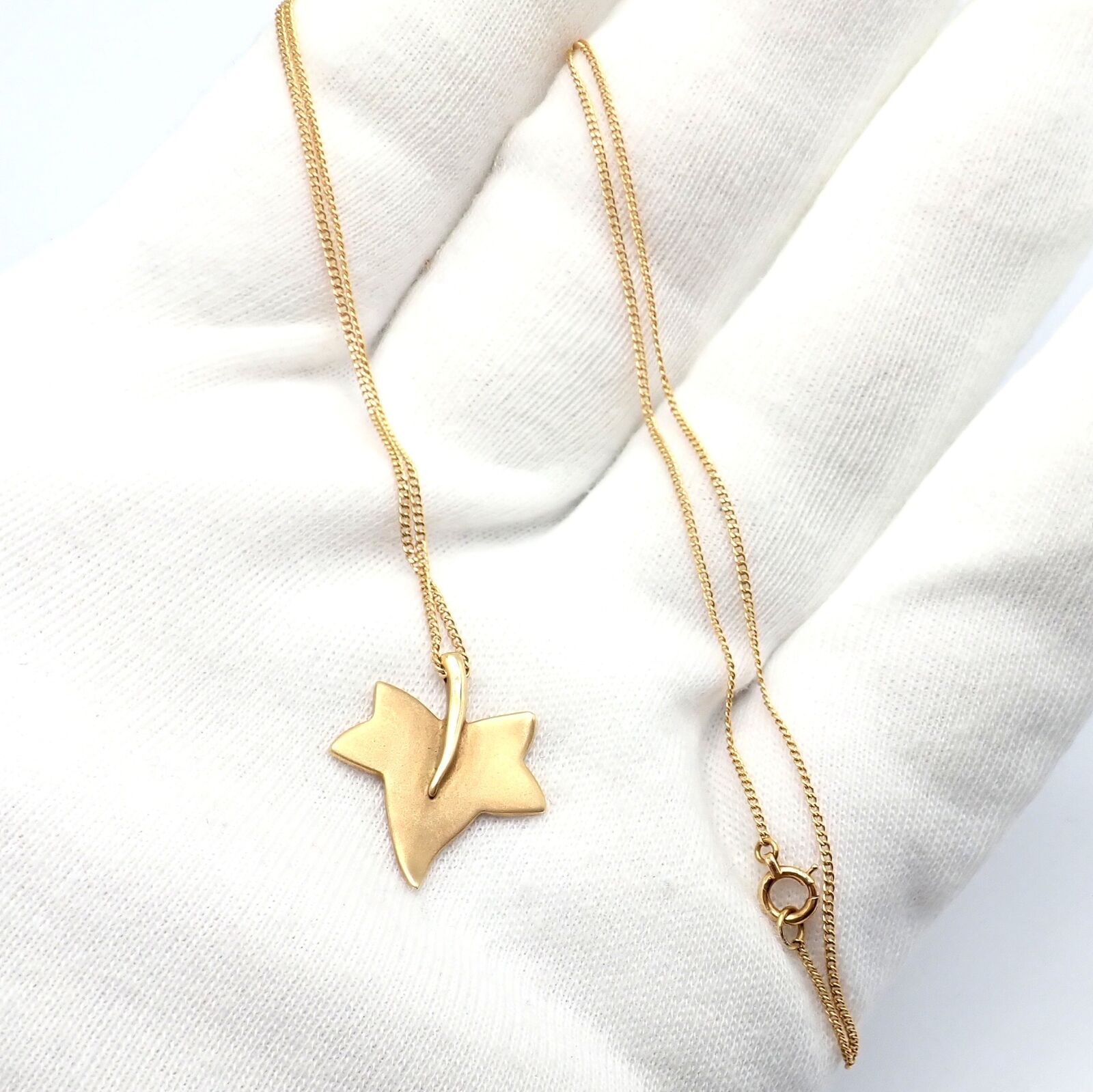 Authentic Tiffany & Co Cummings 18k Yellow Gold Leaf Pendant Necklace Vintage 1980 - Elegant Jewelry Gift for Women, Perfect for Anniversaries & Special Occasions