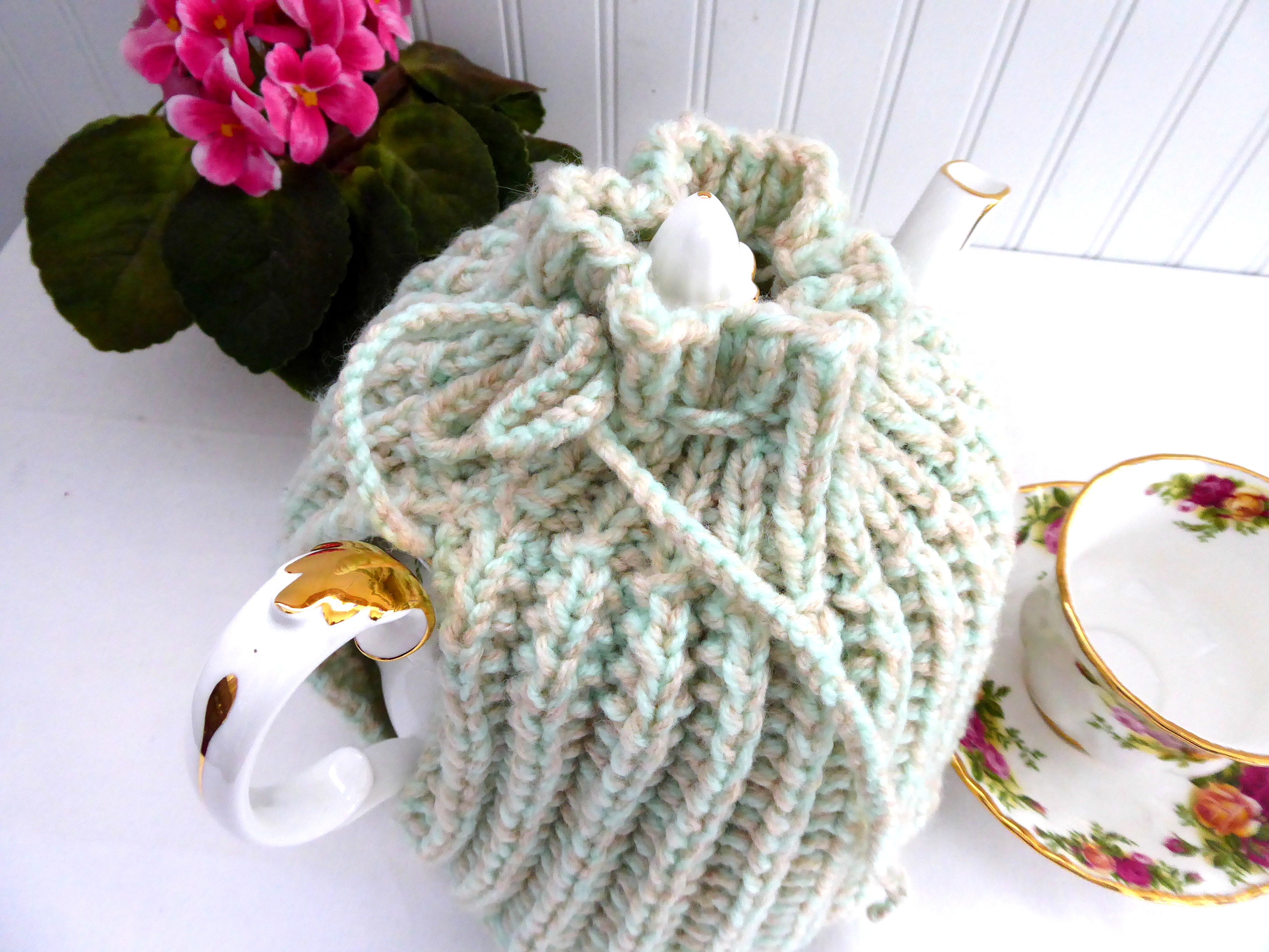 Vintage 1950s Heathered Green English Tea Cozy - Large Retro Knit Tea Cosy in Cream & Tan | Perfect for Tea Parties, Afternoon Tea & British-Themed Events