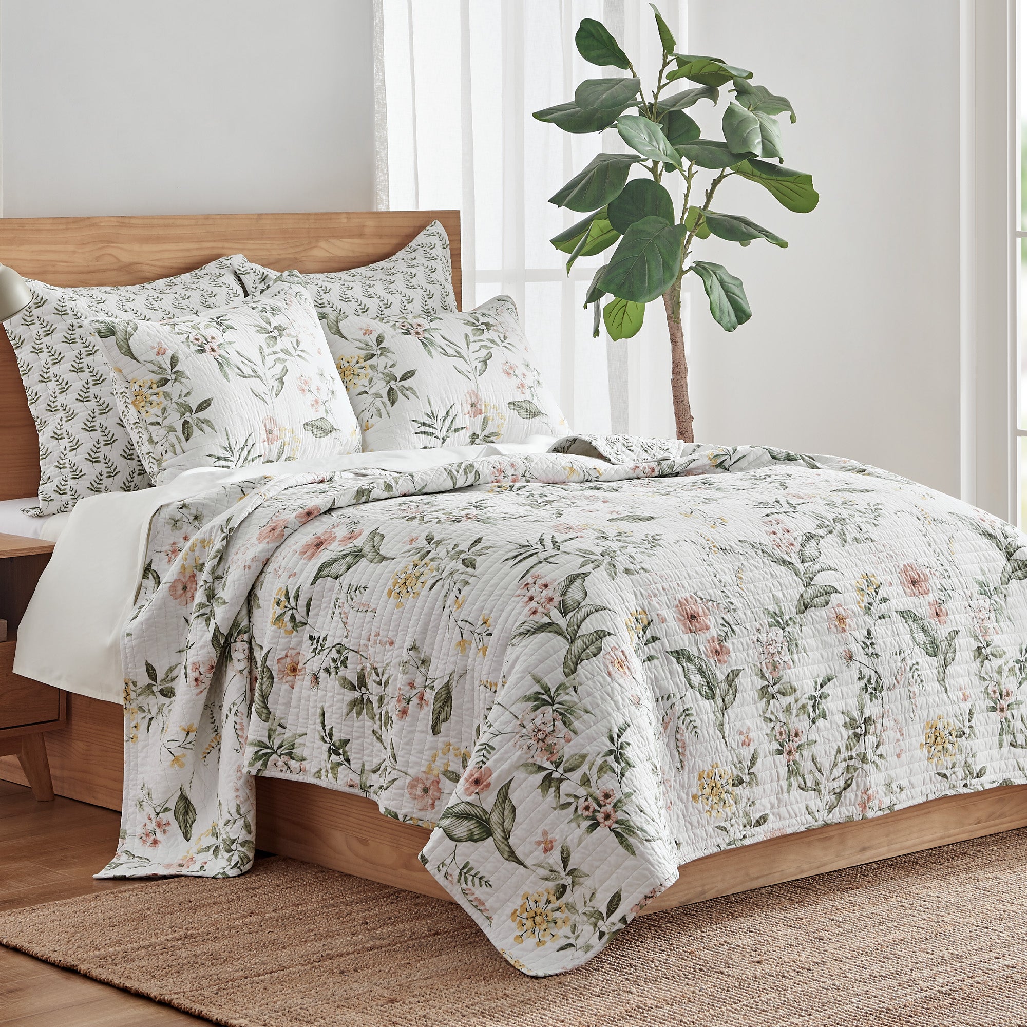 Viviana Luxury Quilt Set - Queen Size, Ultra Soft Bedding Comforter with Pillow Shams - Perfect for Cozy Bedrooms & Guest Rooms