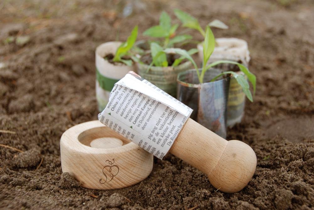 Esschert Design USA W4008 Paper Pot Maker for Seedlings - DIY Biodegradable Plant Pots for Gardening, Herbs, and Vegetables - Perfect for Home Gardeners and Eco-Friendly Planting