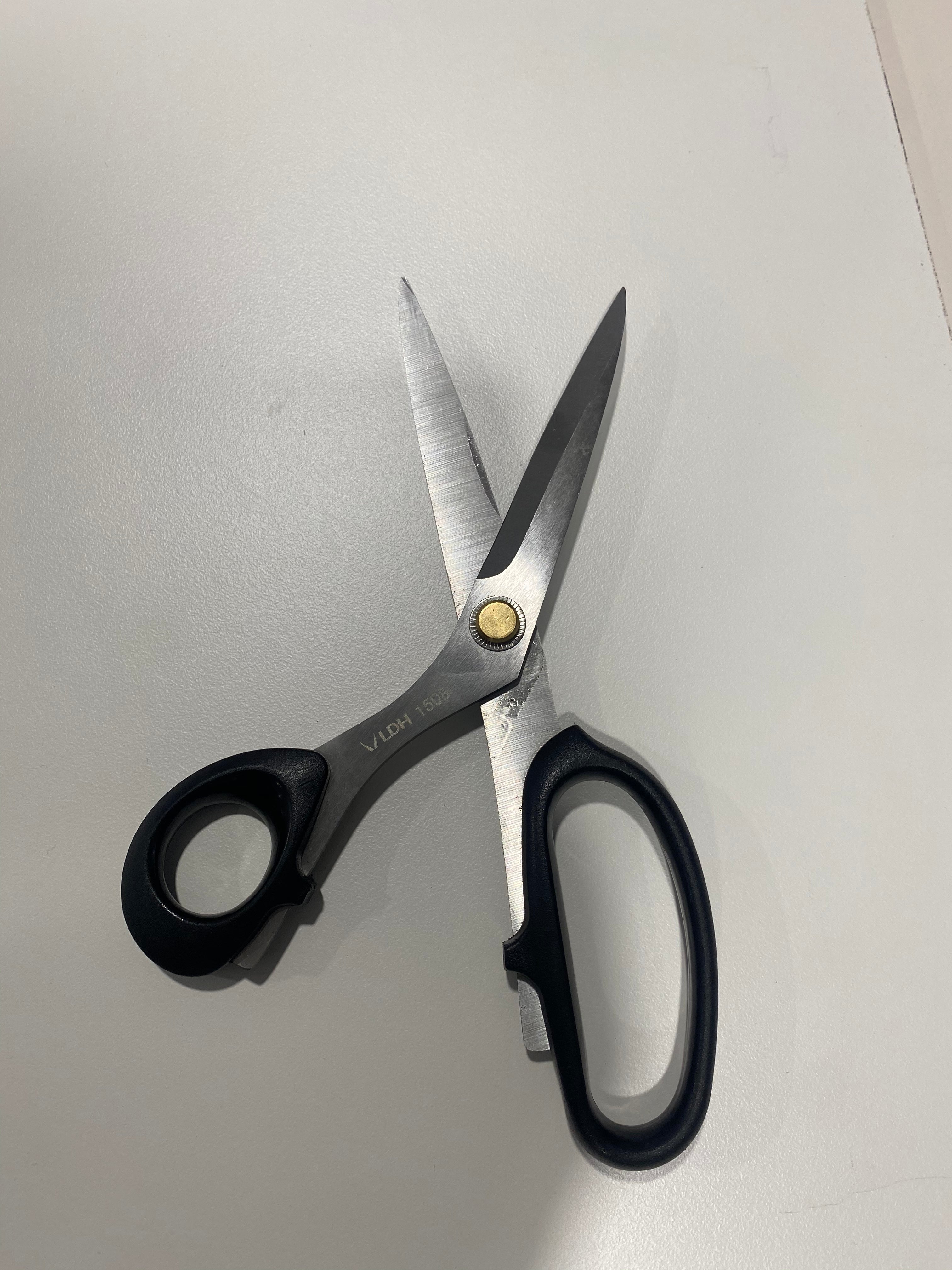 8-Inch Lightweight Tailor Scissors for Left-Handed Users – Perfect for Sewing, Fabric Cutting & Tailoring Projects