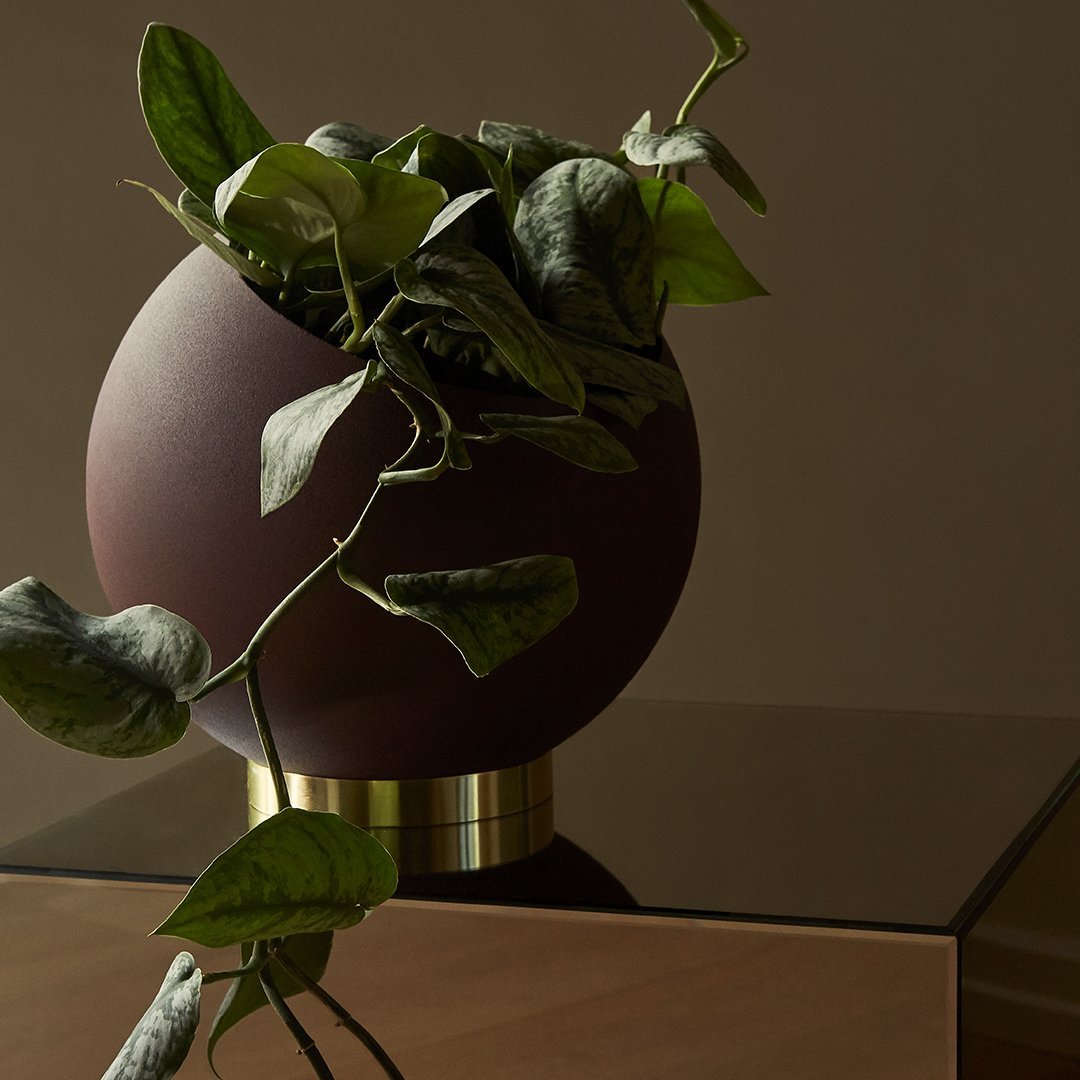 Globe Flower Pot - Decorative Ceramic Planter for Indoor & Outdoor Plants - Perfect for Home, Office, and Garden Decor