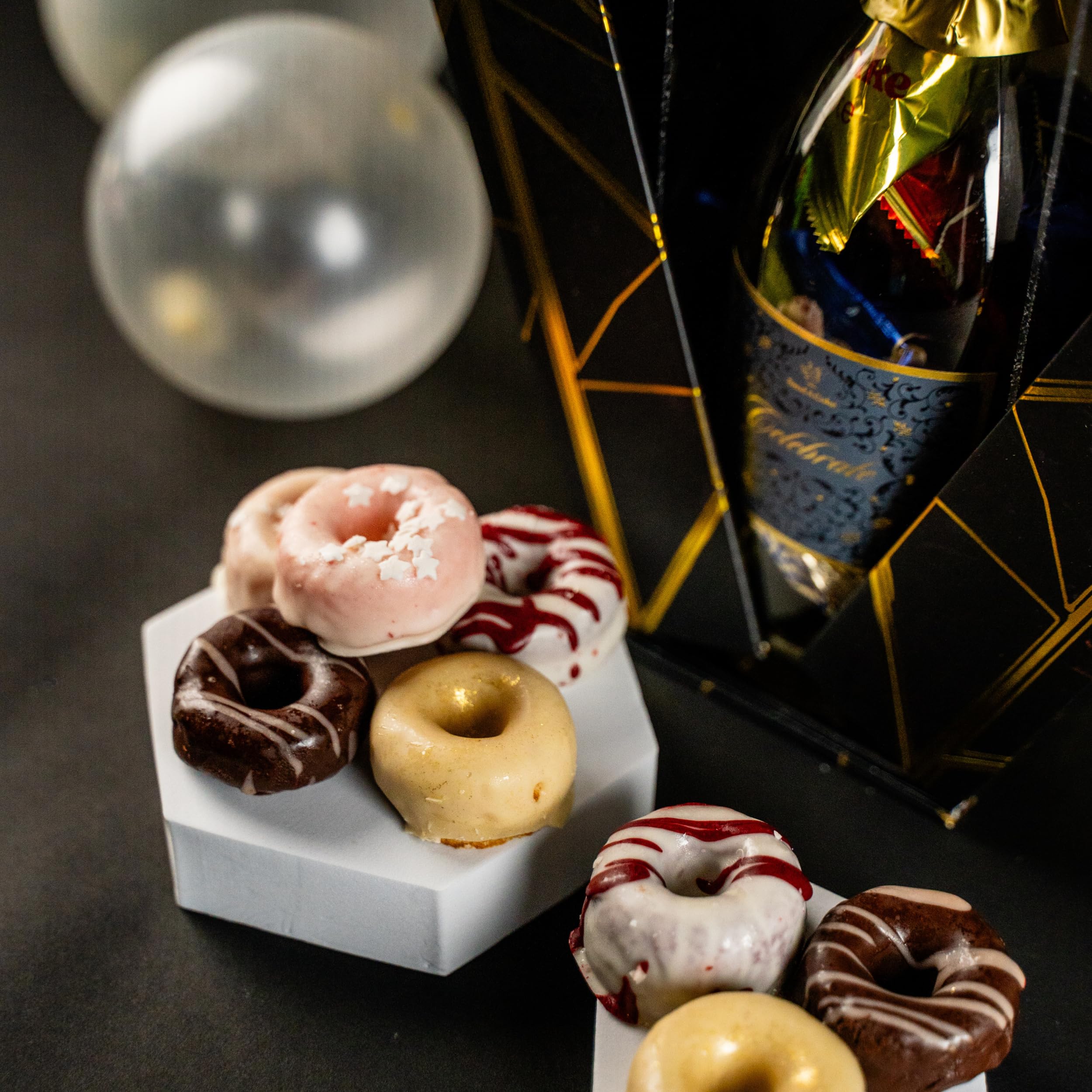 **Premium SendaCake Luxe Bubble Surprise Gift Box – 8 Individually Wrapped Mini Cake Donuts, No Assembly Required – Unique Unboxing Experience for Women, Men, Kids – Perfect for Birthdays, Anniversaries & Special Occasions – Ideal Gift for Family, Friends & Loved Ones**    *(Use Case: Surprise your loved ones with this elegant and fun gift box, perfect for birthdays, holidays, or just to show appreciation. Great for office parties, thank-you gifts, or festive celebrations!)*