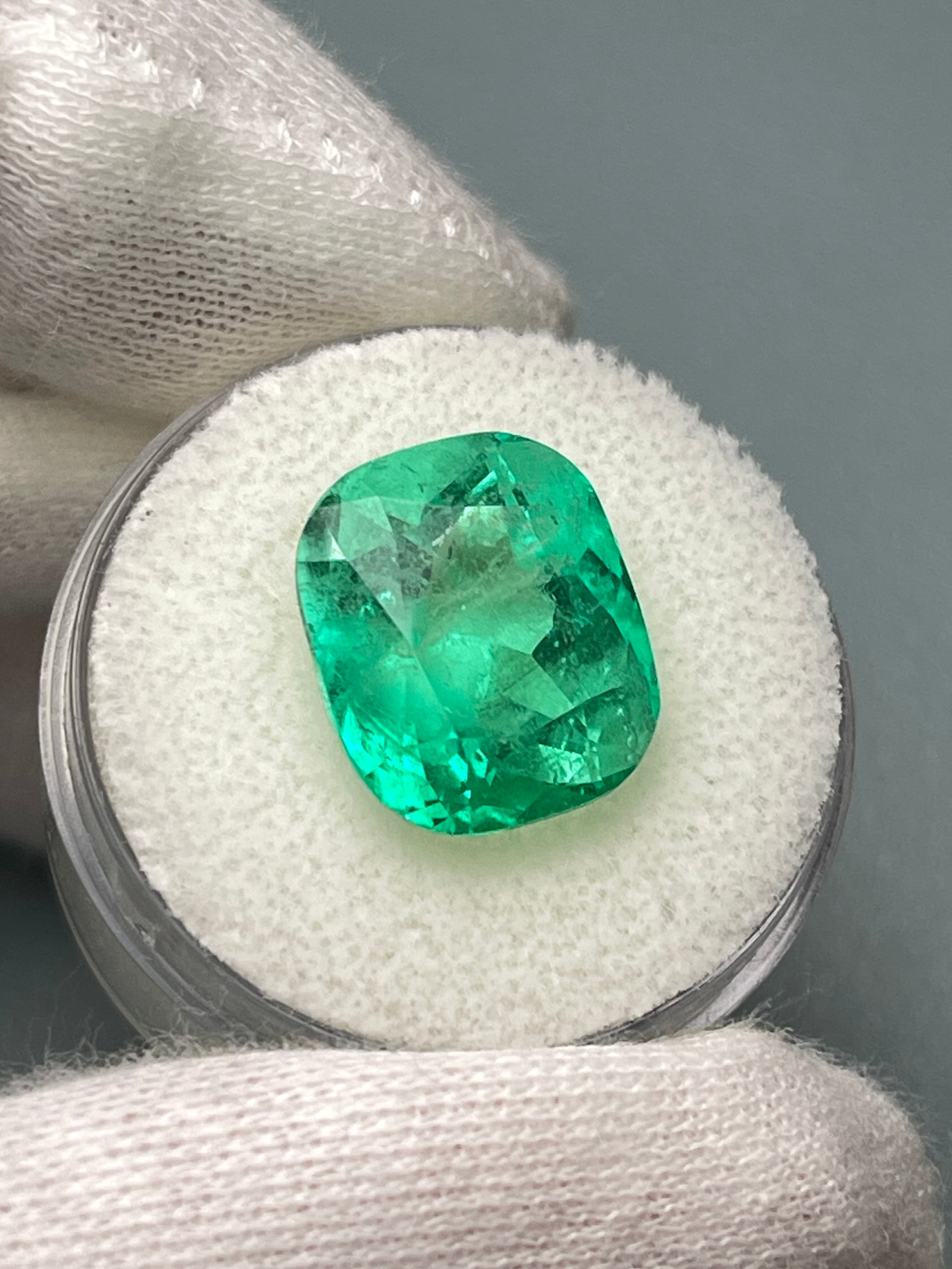 9.23 Carat 14x12mm Muzo Yellowish Green Natural Loose Colombian Emerald Cushion Cut Gemstone for Jewelry Making, Engagement Rings & Luxury Gifts