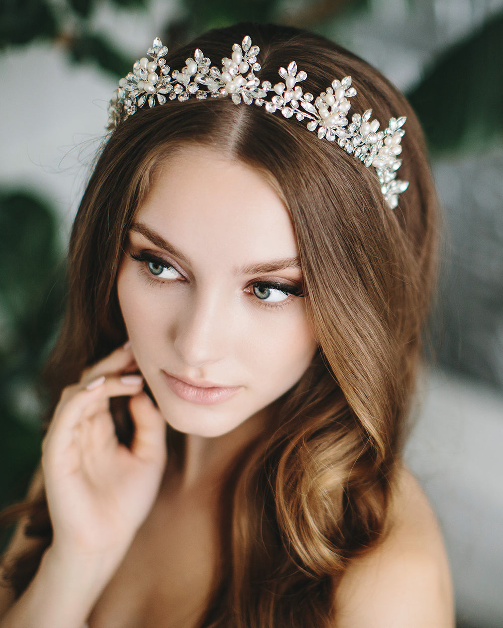 Elegant Pearl Crown for Women - Vintage Bridal Tiara Headpiece for Weddings, Prom, Pageants & Special Occasions