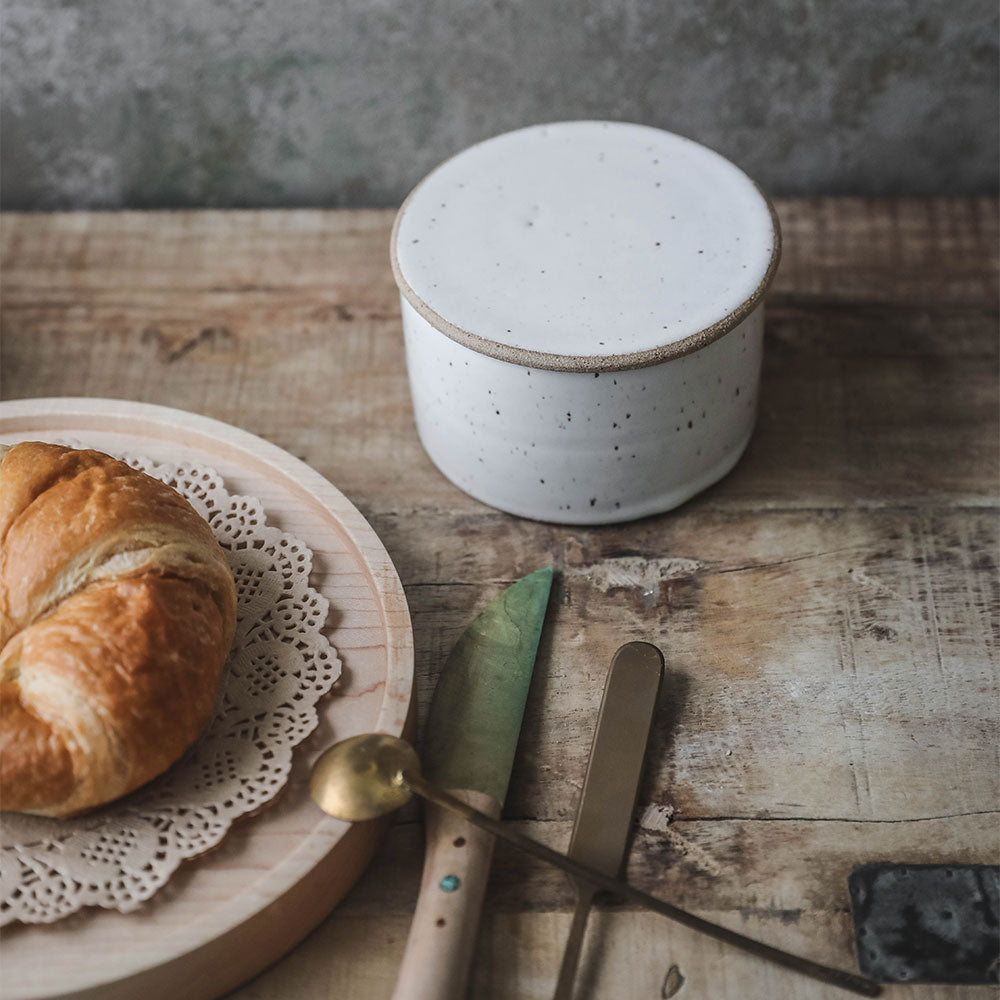Premium Ceramic Butter Keeper with Lid - Airtight Butter Dish for Fresh Spreadable Butter - Perfect for Kitchen Counter, Dining Table & Breakfast Buffet