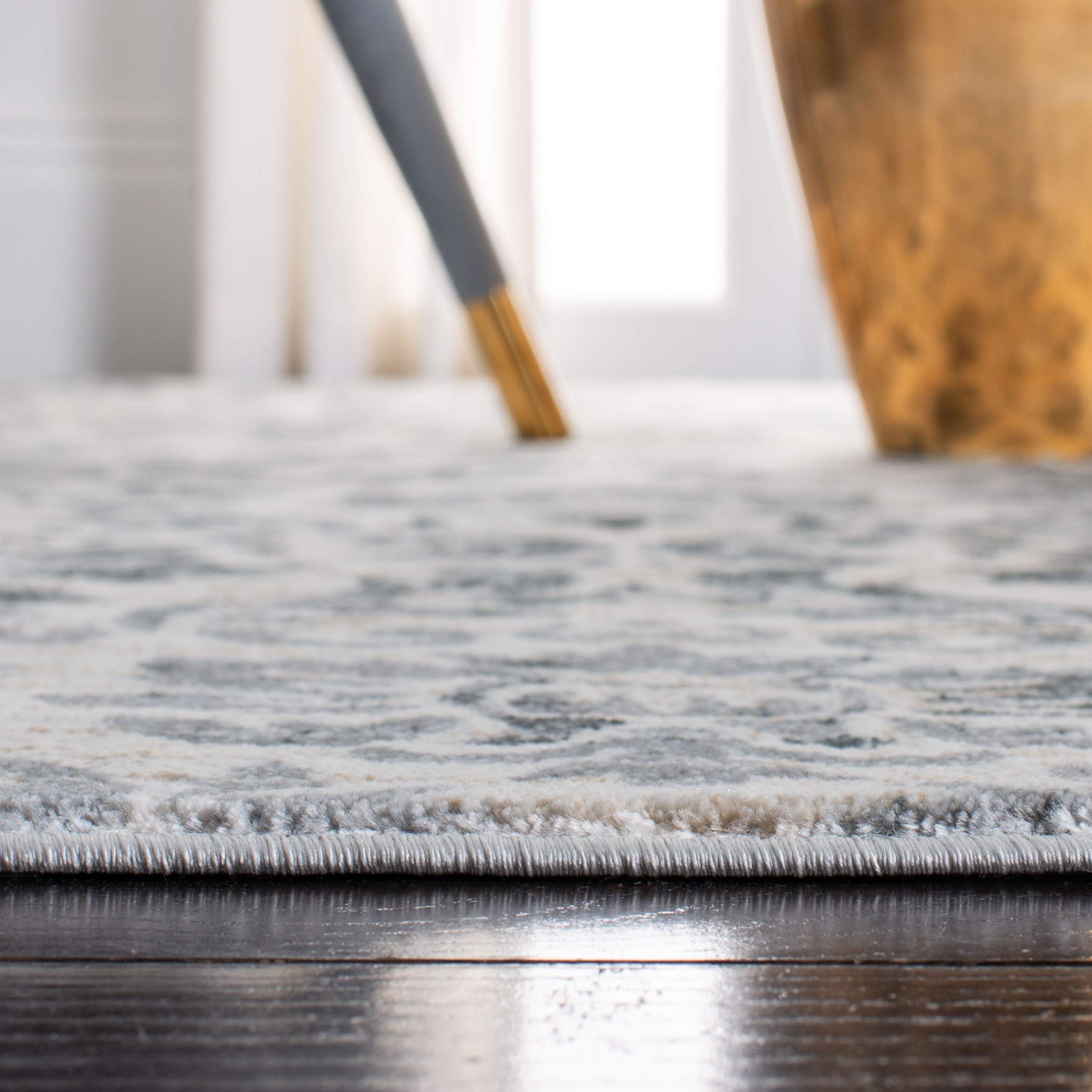 SAFAVIEH Isabella Collection 9' x 12' Grey & Ivory Damask Design Area Rug - Non-Shedding, Easy Care, Stain Resistant - Perfect for Living Room, Bedroom, Dining Room & High Traffic Areas (ISA954F)