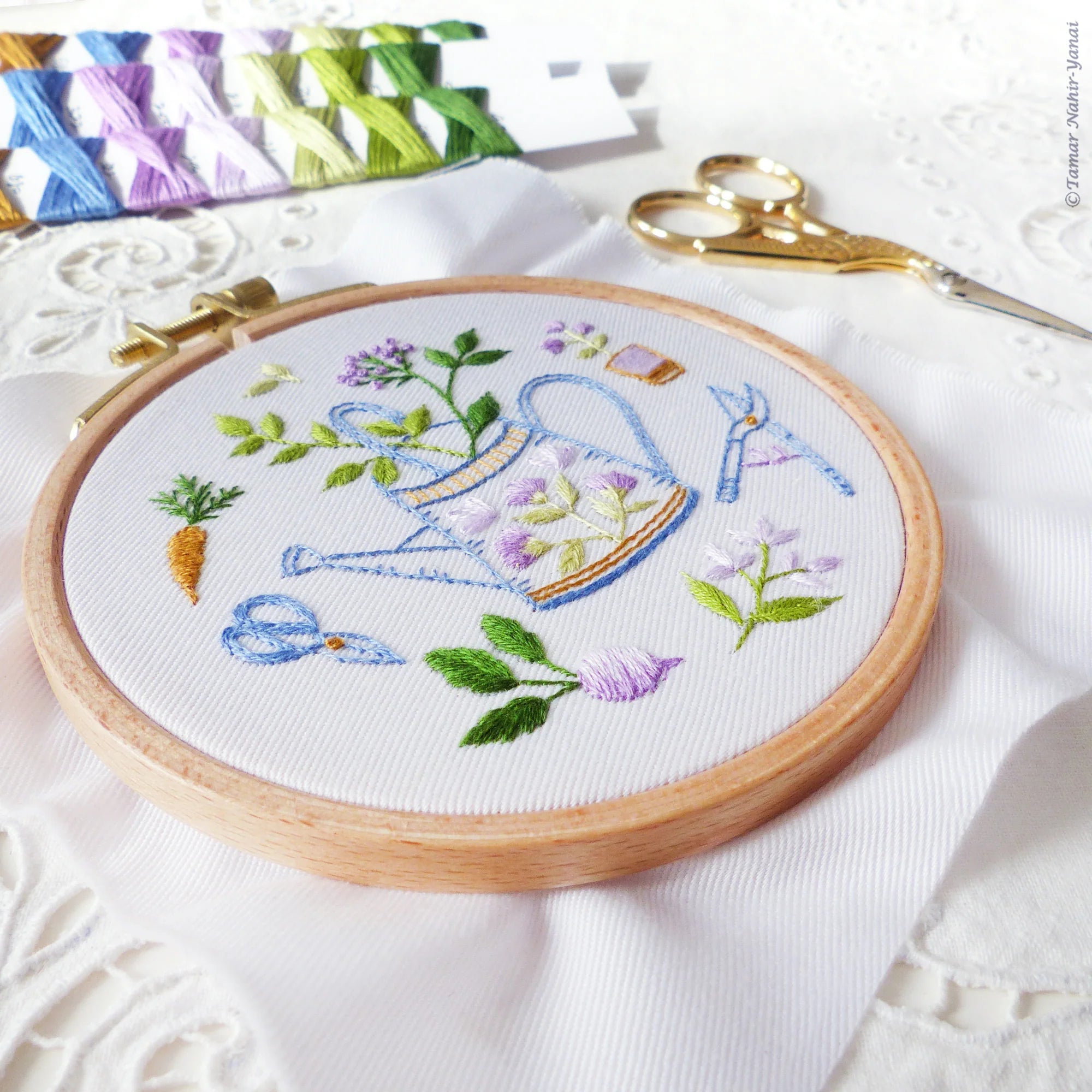 Mini Hand Embroidery Kit for Beginners - Portable Garden Tools Set with Needles, Thread & Patterns - Perfect for DIY Crafts, Home Decor & Outdoor Activities