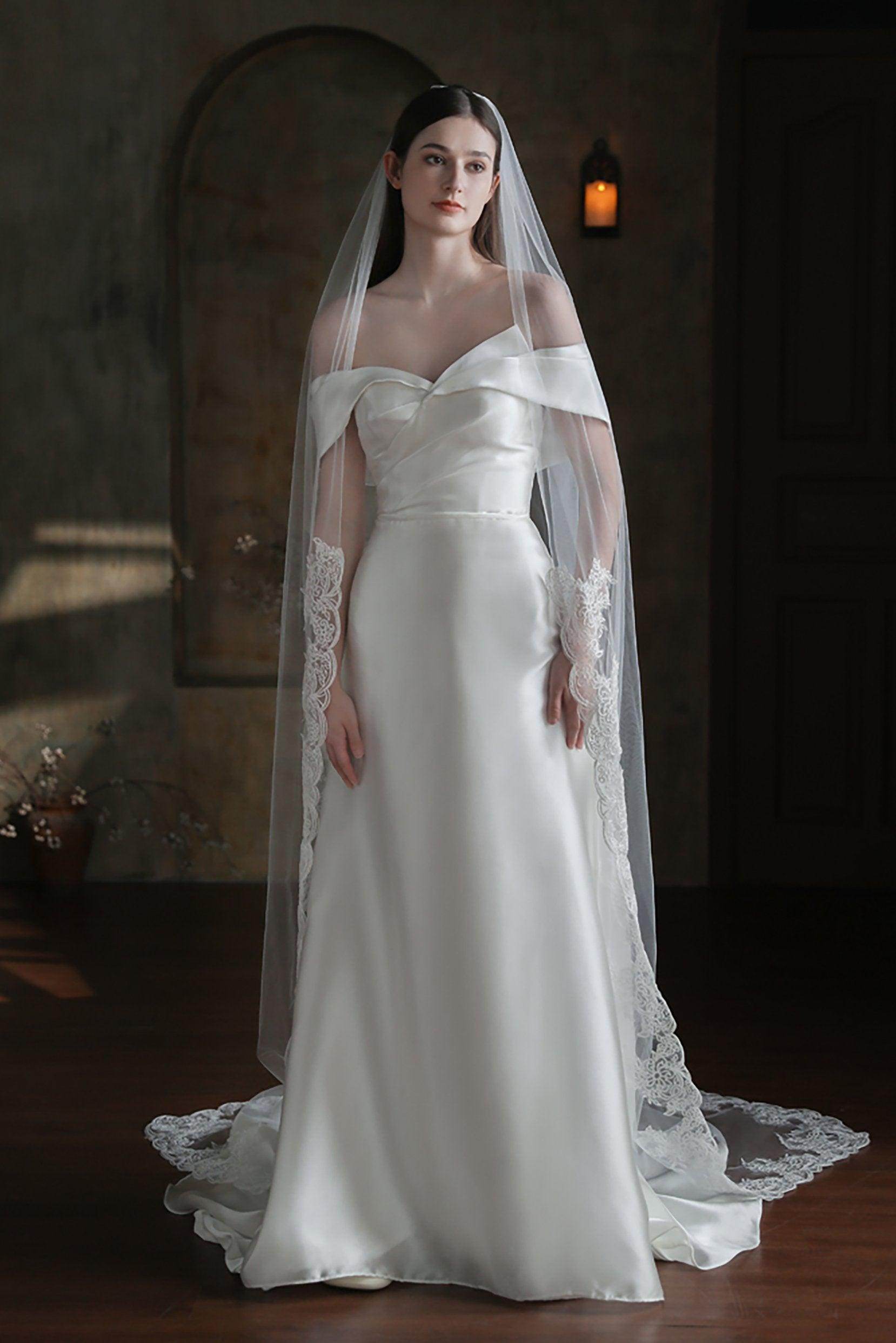 Elegant One-Tier Lace Edge Tulle Chapel Wedding Veil with Appliques CV0317 - Perfect for Bridal Ceremonies, Photos & Romantic Occasions