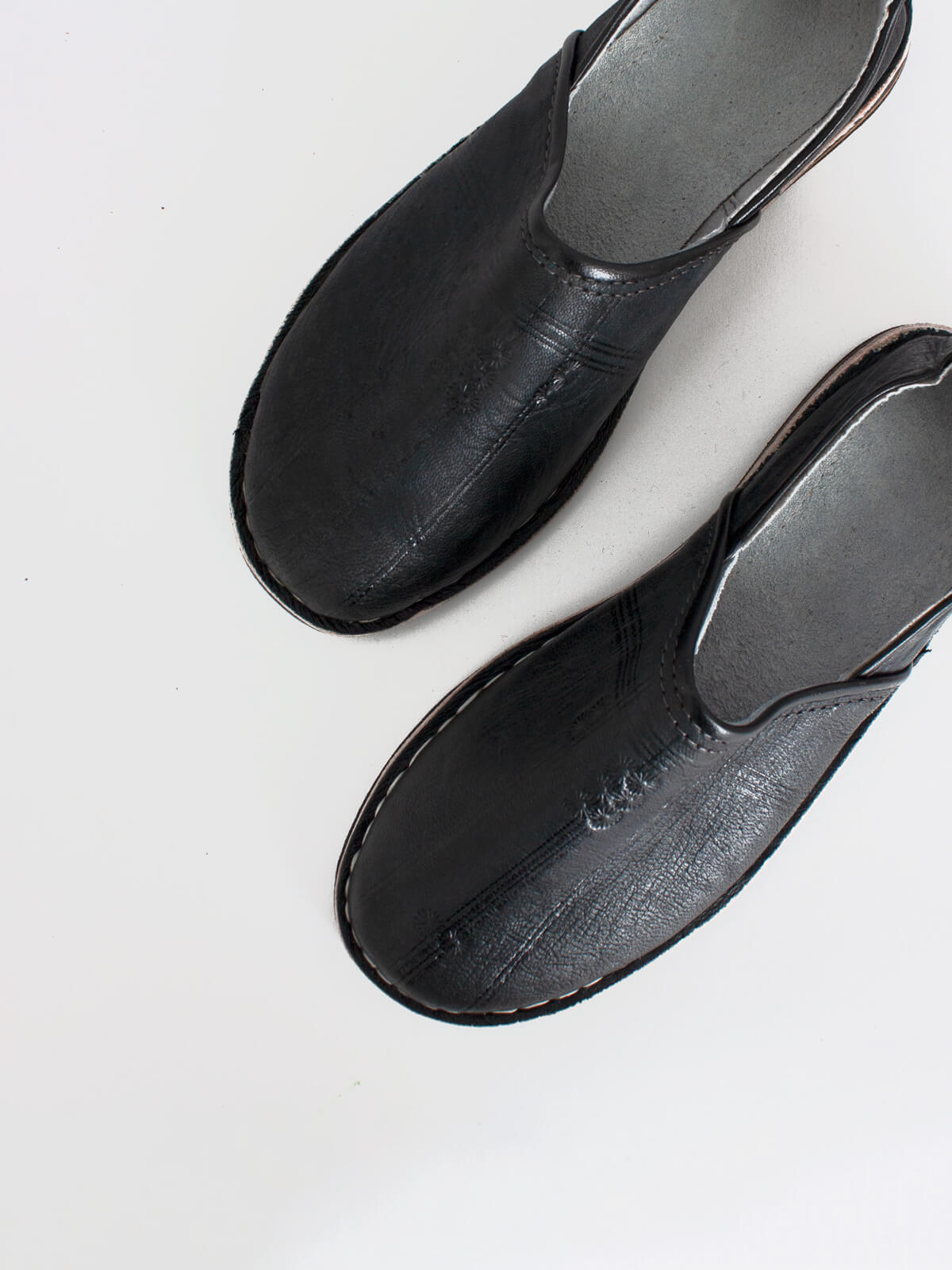 Authentic Moroccan Berber Babouche Slippers - Soft Leather House Shoes for Men & Women - Charcoal Grey | Perfect for Home, Lounge & Cultural Fashion