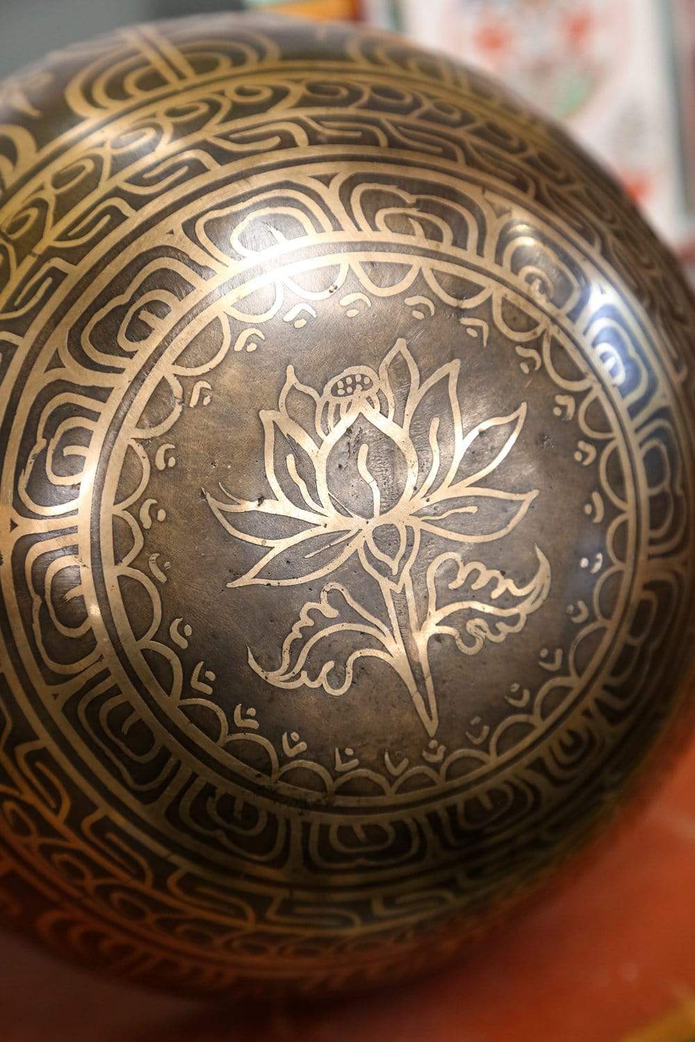 Handcrafted Etched Om Mani Singing Bowl - Tibetan Meditation Bowl for Yoga, Sound Healing & Mindfulness Practice - Perfect for Relaxation, Chakra Balancing & Spiritual Rituals