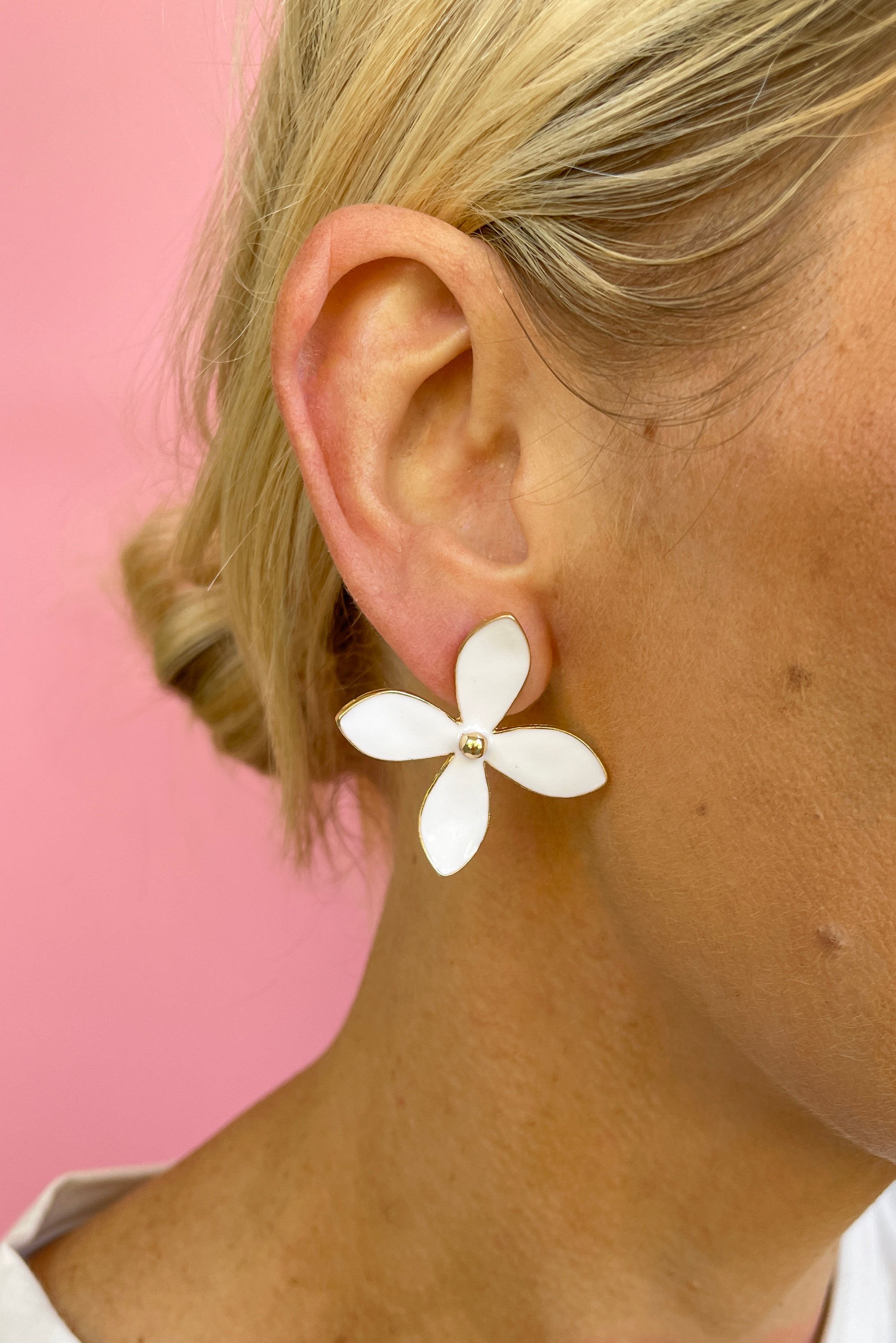Elegant White Flower Earrings for Women - Dainty Floral Studs for Everyday Wear, Gift Giving & Special Occasions