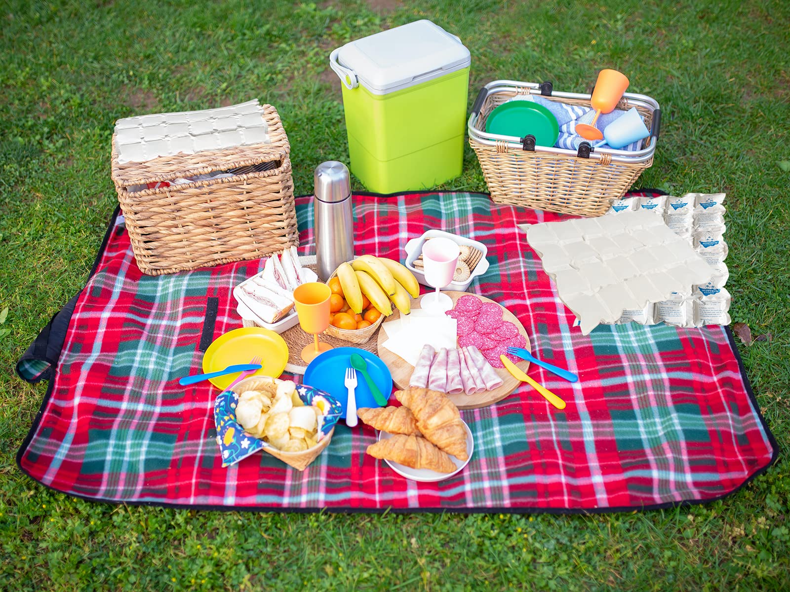 Reusable Dry Ice Packs for Coolers - Long Lasting Freezer Packs for Shipping Frozen Food, Perishables Storage & Mailing - Perfect for Lunch Boxes, Cooler Bags & Food Delivery Services