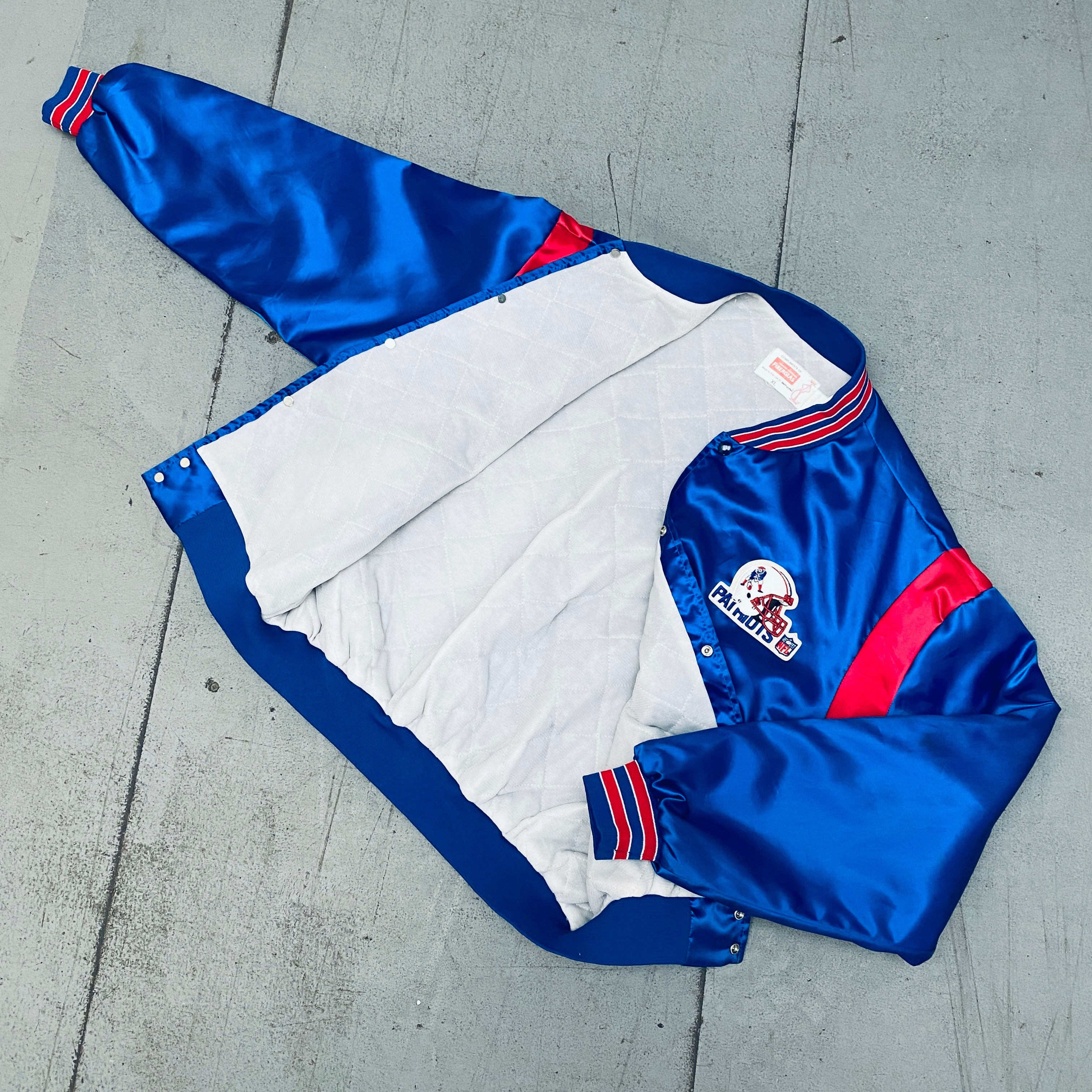 New England Patriots 1980s Vintage Satin Bomber Jacket for Men - Large/XL - Retro NFL Football Fan Apparel - Perfect for Game Day, Tailgating & 80s Themed Parties