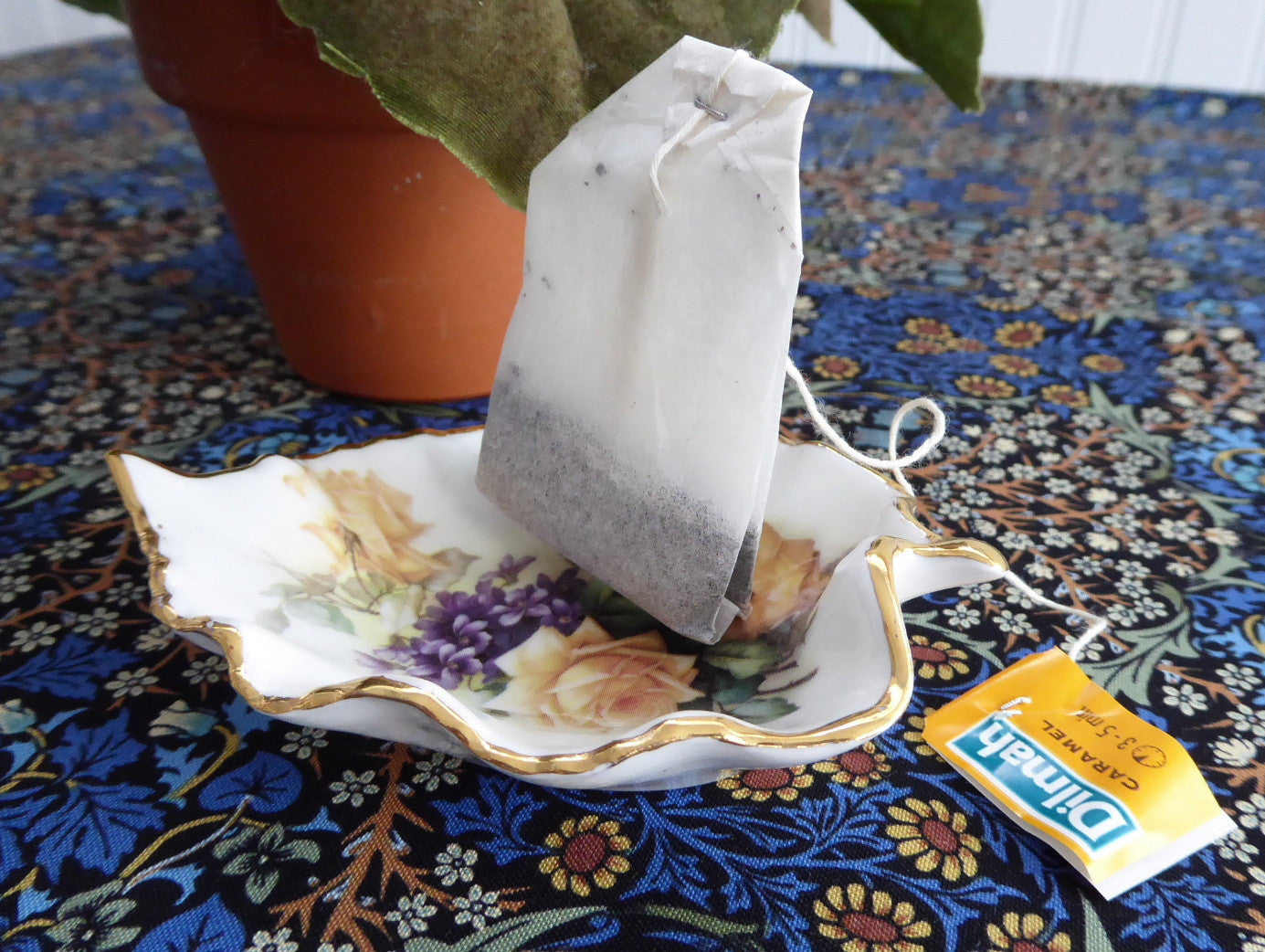 Elegant Bone China Leaf-Shaped Tea Bag Holder with Yellow Roses & Violets Design - England Royal Patrician Collection | Perfect for Afternoon Tea, Bridal Showers & English Tea Party Decor