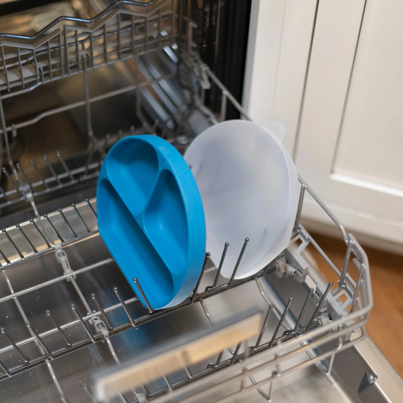 Bumkins Grip Dish Stretch Lid Cover - Universal Silicone Food Container Cover for Bowls & Plates - Microwave & Freezer Safe - Perfect for Meal Prep, Leftovers & On-the-Go Snacks