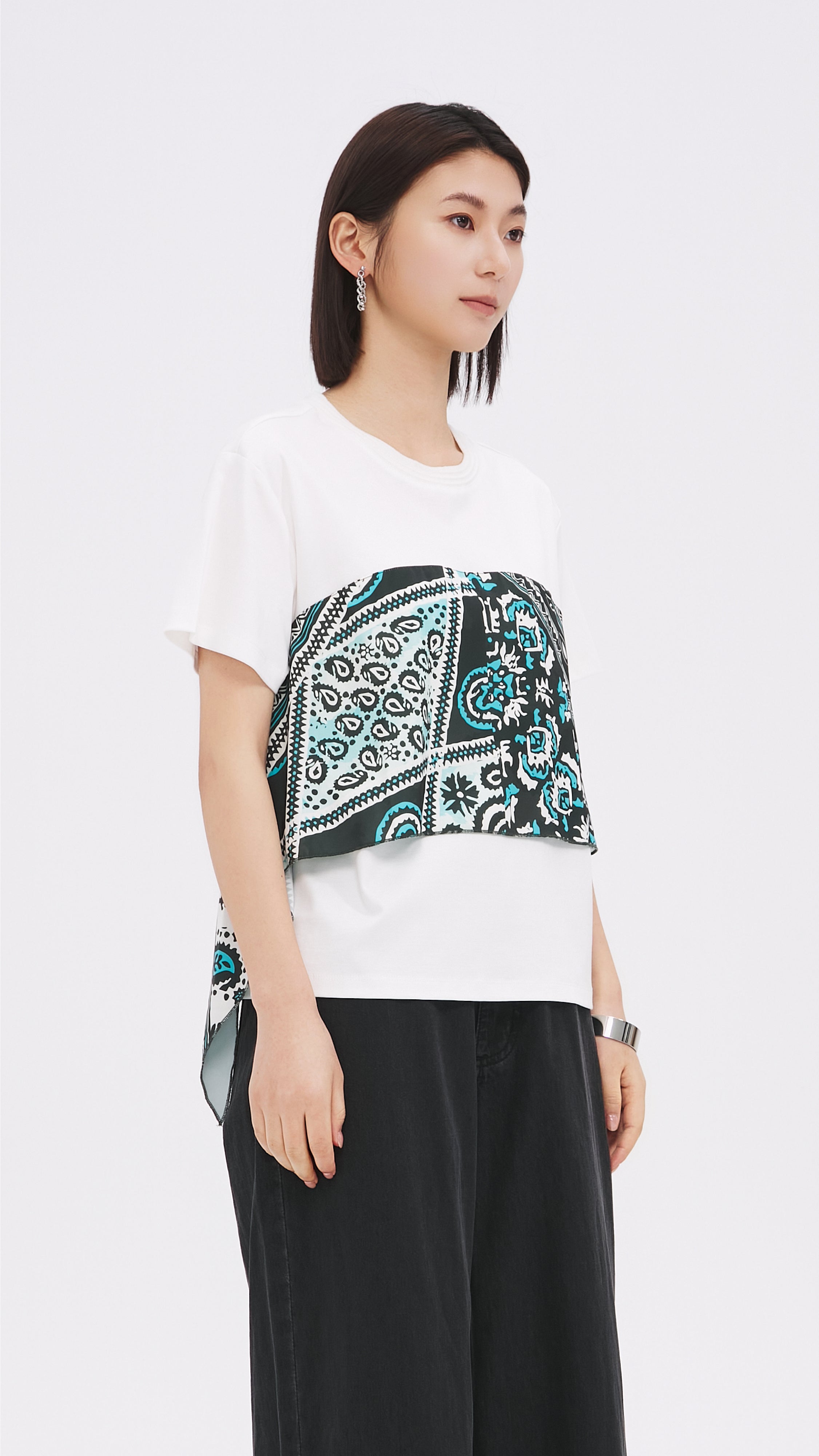 Stylish Scarf Print T-Shirt for Women - Trendy Floral Pattern Casual Tee - Perfect for Everyday Wear, Date Nights & Office Outfits