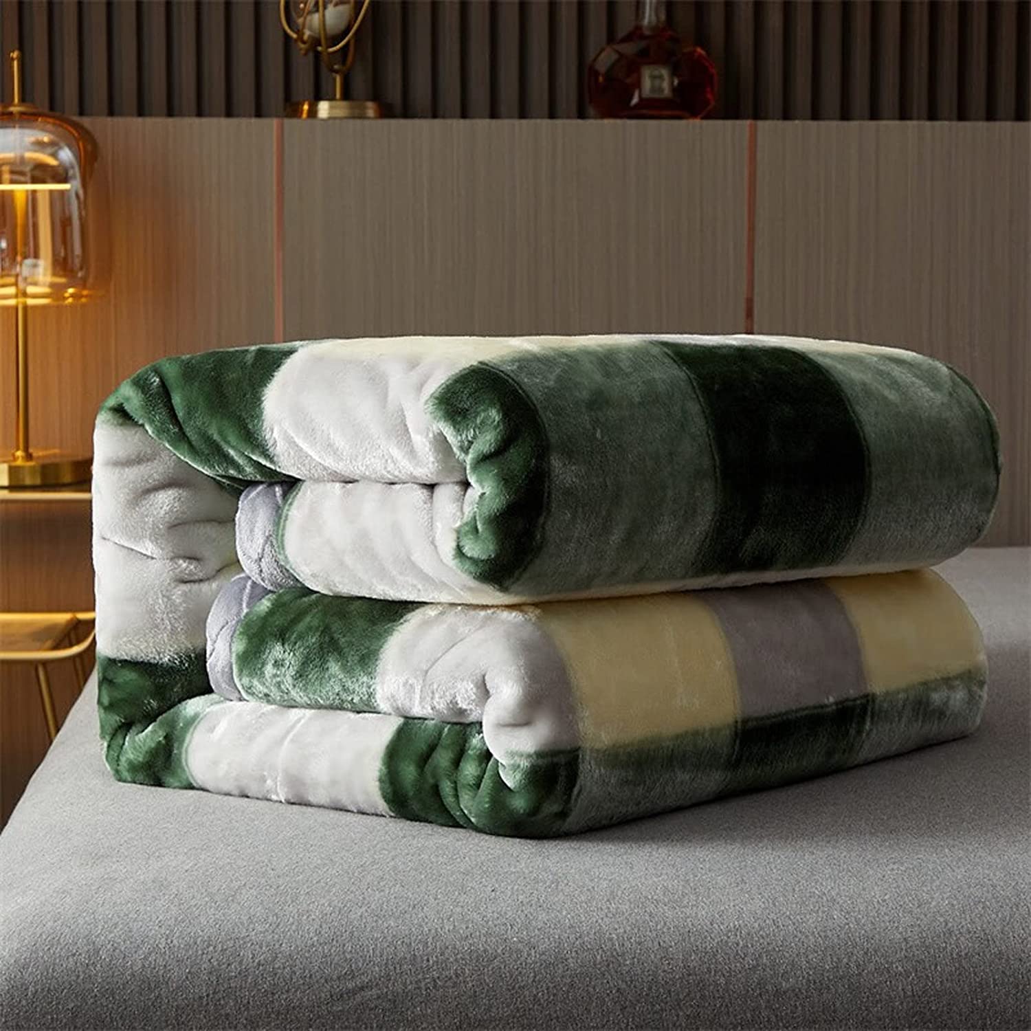 LGYKUMEG Green Queen Faux Fur Blanket 79