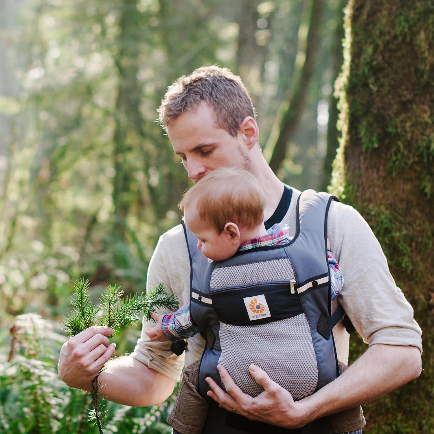 Ergobaby Original Cool Air Mesh Ergonomic Baby Carrier - Adjustable Multi-Position Infant Carrier with XL Storage Pocket - Graphite Grey - Perfect for Hiking, Travel & Hands-Free Parenting