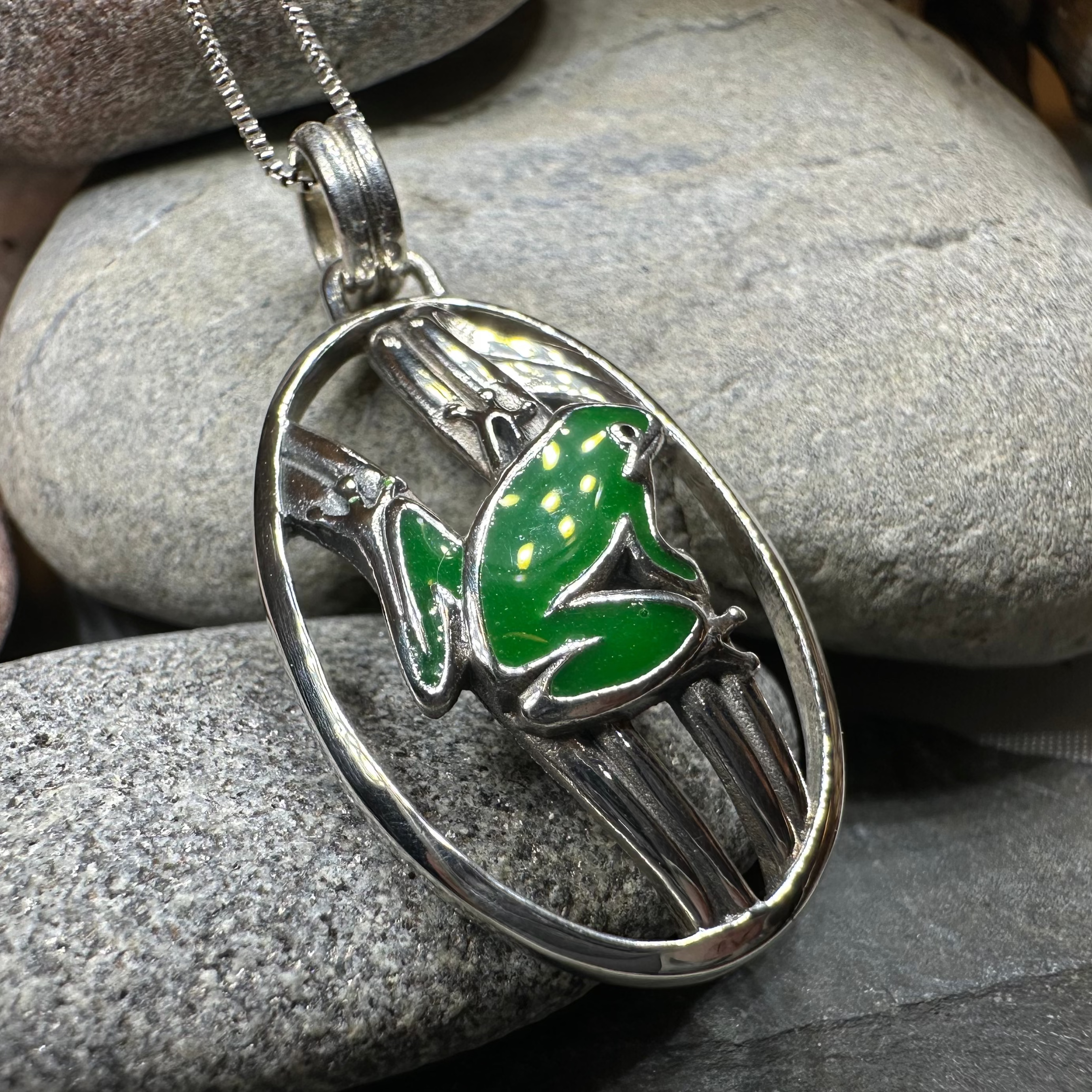 Enamel Frog Necklace - Cute Animal Jewelry for Women, Handmade Frog Pendant Necklace, Unique Gift for Her - Perfect for Casual Wear, Parties & Nature Lovers