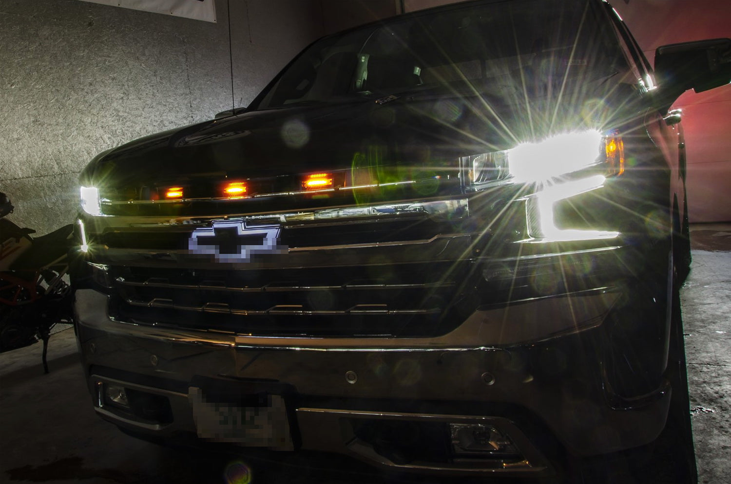 3PCS Amber LED Center Grille Lights with Smoke Lens & Bracket - Compatible with 2019+ Chevy Silverado 1500/2500/3500 - Durable Off-Road Lighting for Trucks, SUVs & Jeeps - Perfect for Night Driving, Foggy Conditions & Off-Road Adventures
