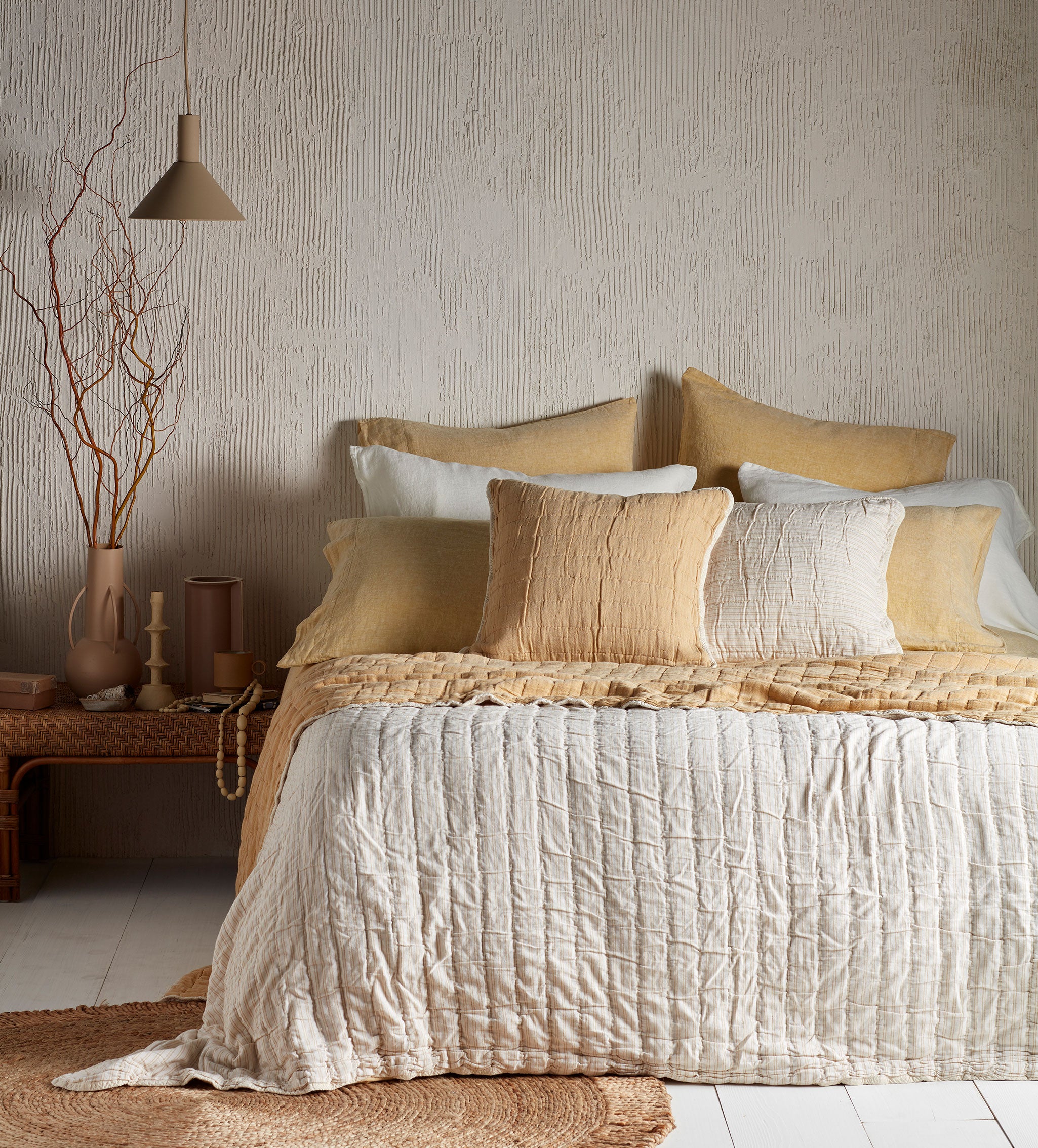 Vivienne 100% Cotton Quilted Throw Blanket - Soft Yellow Cozy Bedspread for Sofa, Bed & Couch - Perfect for Living Room Decor, Gift & Winter Warmth
