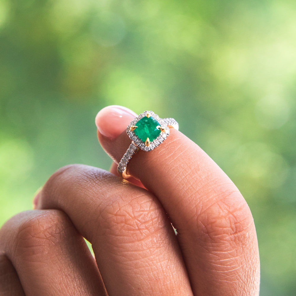 18K Yellow Gold Natural Emerald and Diamond Ring for Women - Elegant Jewelry Gift for Engagement, Wedding & Special Occasions