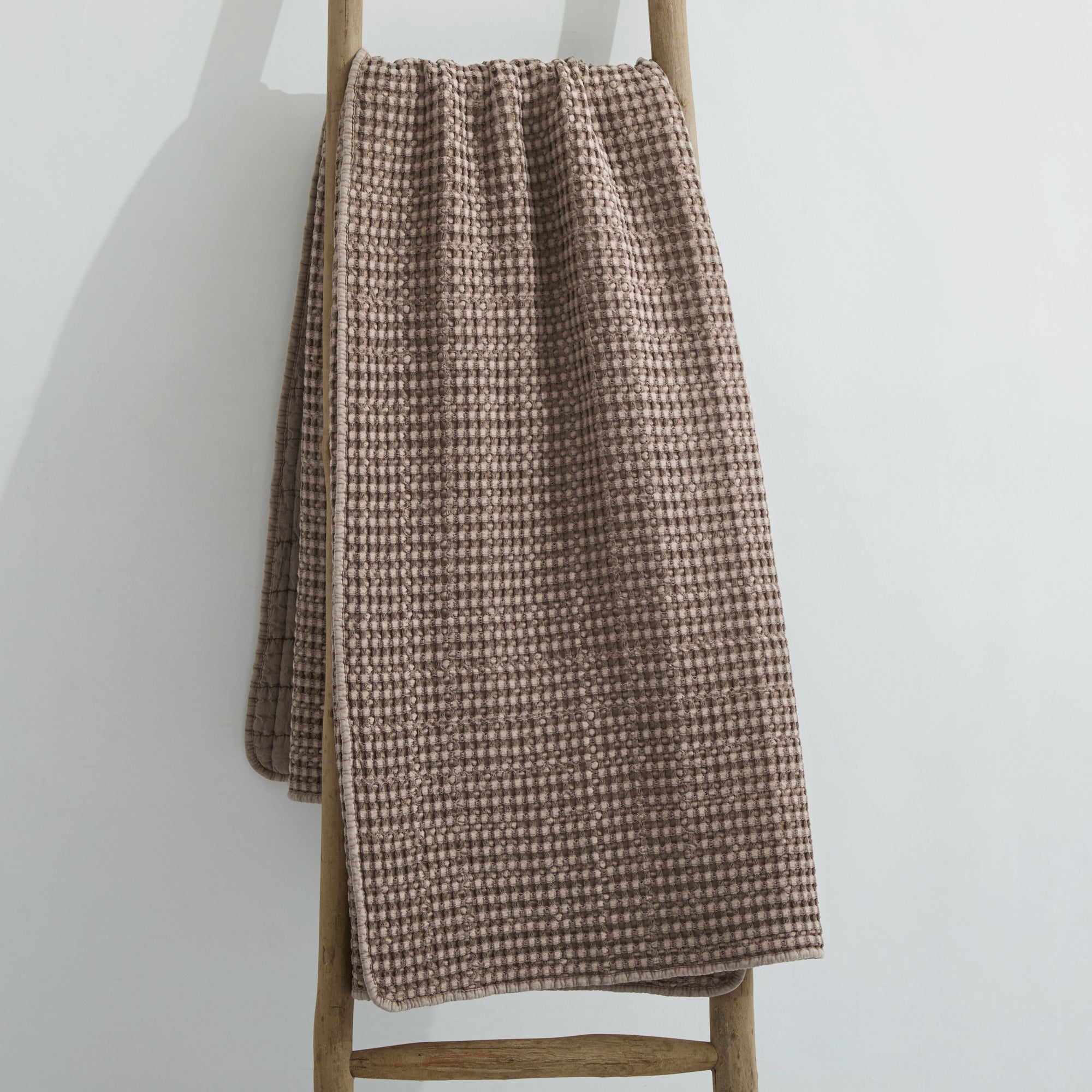 Soft Mills Waffle Quilted Throw Blanket - Cozy & Warm Bedding for Couch, Sofa, and Bed - Perfect for Winter Nights, Movie Time & Home Decor