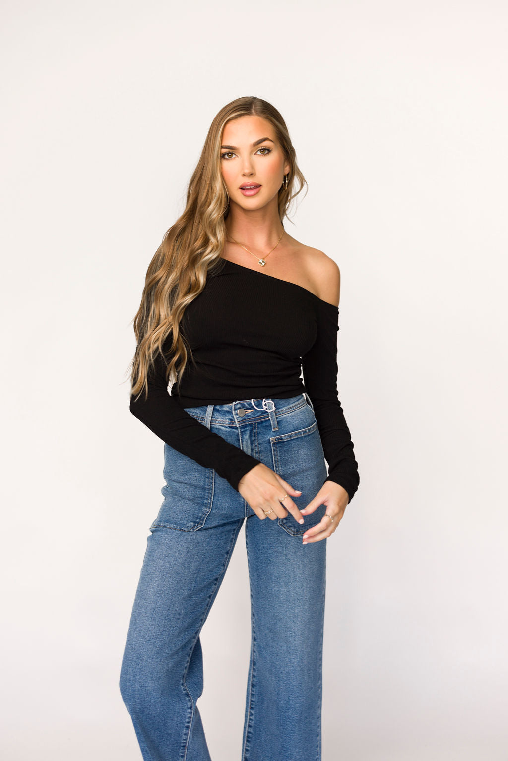 Be Right There Top in Black - Stylish Women's Casual T-Shirt for Everyday Wear | Perfect for Outings, Dates & Relaxing at Home