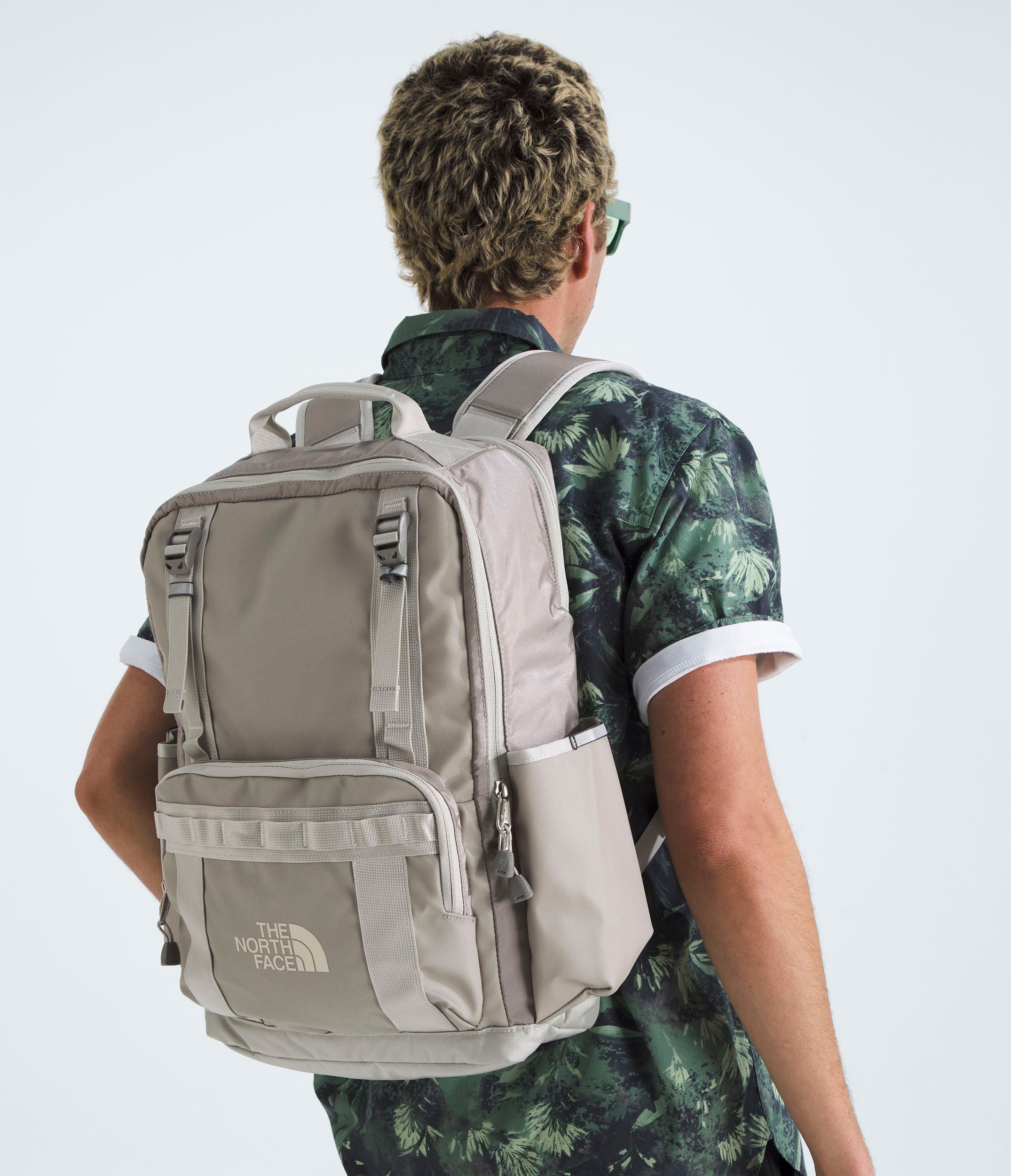 The North Face Base Camp Daypack - Lightweight Hiking Backpack for Men & Women - Durable Travel Daypack for Outdoor Adventures, Commuting & Daily Use
