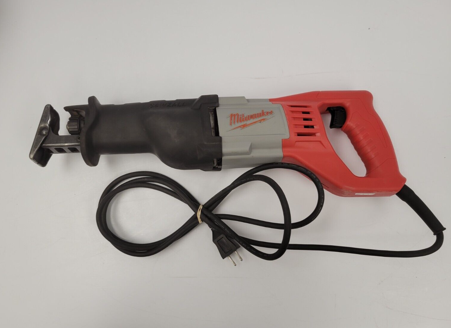 Milwaukee 6509-31 Reciprocating Saw - Heavy Duty Electric Saw for Wood, Metal & Demolition - Perfect for Construction, Renovation & DIY Projects