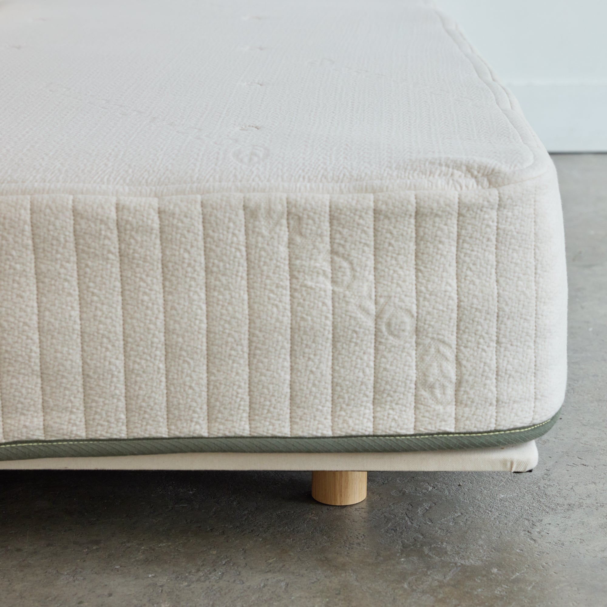 Eco-Friendly Adjustable Bed Frame with Sturdy Legs - Perfect for Modern Bedrooms & Sustainable Living