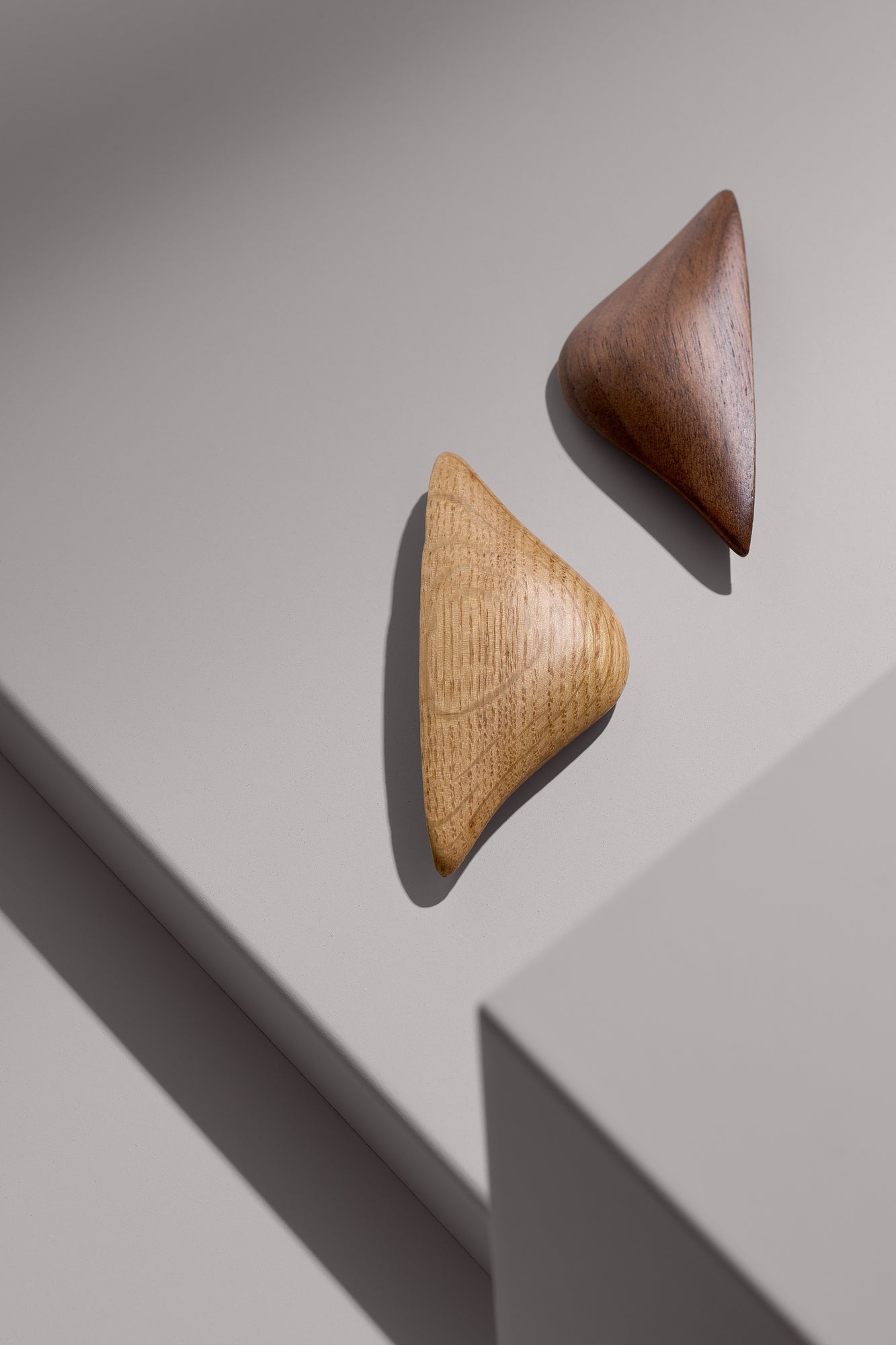 Premium Lacquered Oak Wood Drawer Handles - Elegant Manta Design for Kitchen Cabinets, Dressers & Furniture - Durable & Stylish Hardware for Home Decor