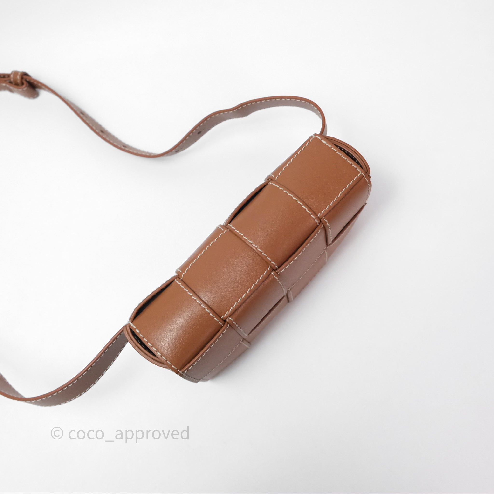Bottega Veneta Cassette Belt Bag - Intreccio Calfskin Leather Crossbody Bag in Wood/Natural - Perfect for Everyday Wear & Travel Accessories