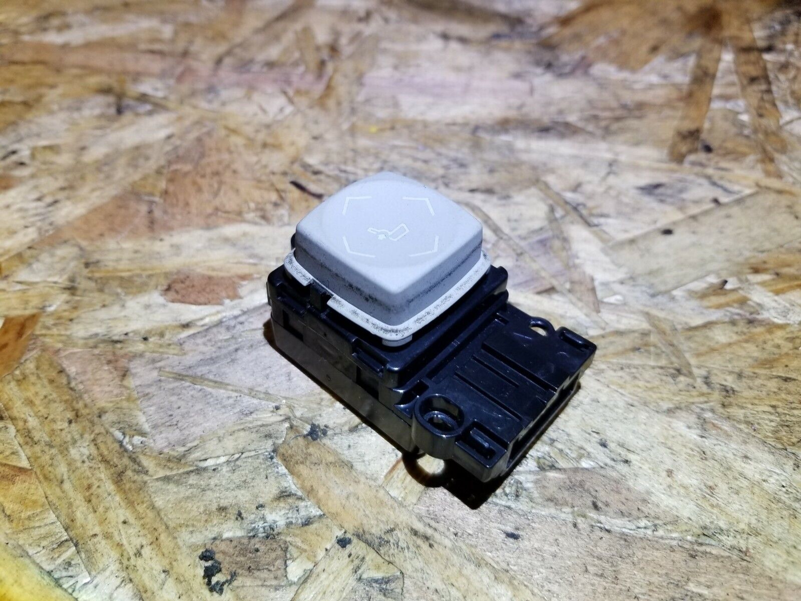 2006-2011 Cadillac DTS Front Left Driver Side Seat Lumbar Switch OEM Replacement - Perfect for Seat Comfort Adjustment While Driving
