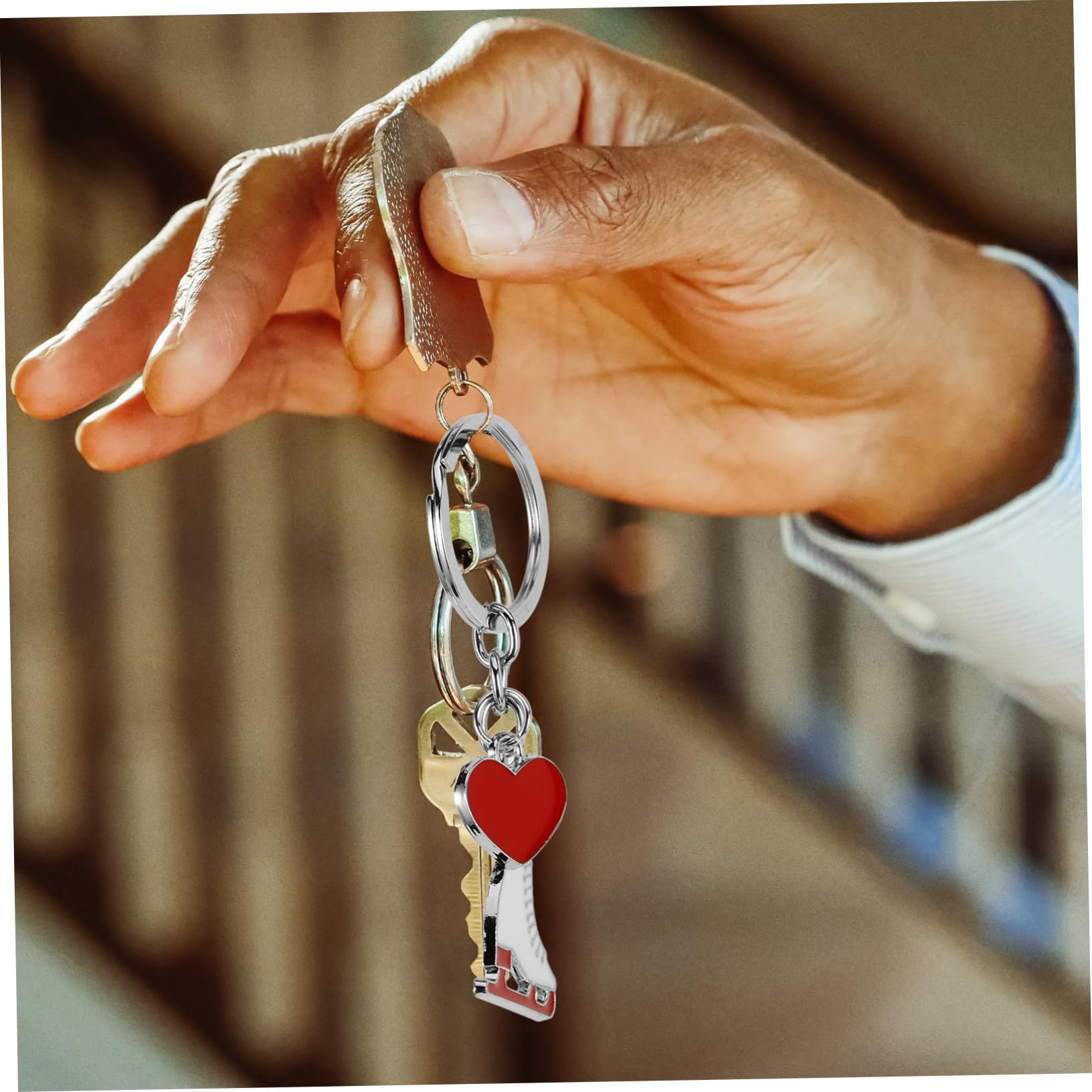 BCOATH Ice Skating Skates Keychain - Stainless Steel Key Holder for Women & Men - Fashionable Winter Sports Accessory - Perfect for Ski Jackets, Backpacks, and Gift Giving