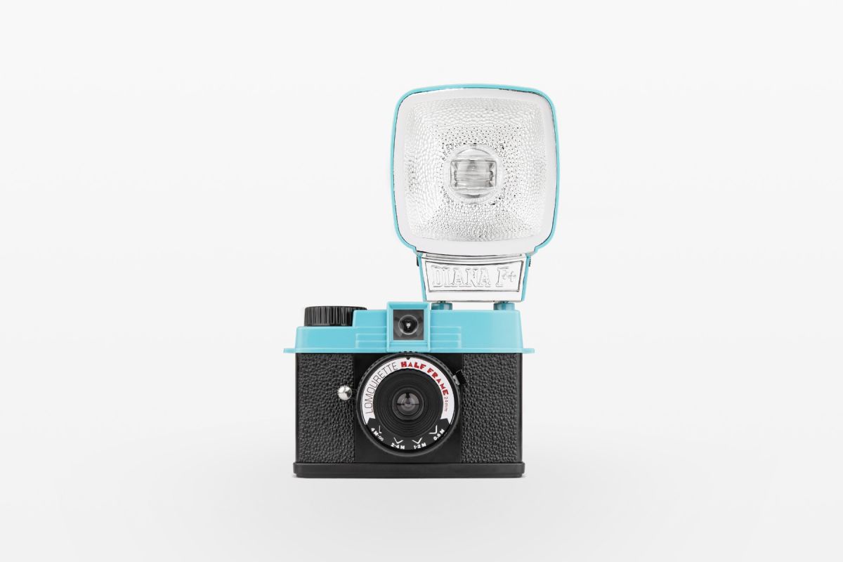 Lomography Half Frame Lomourette Camera - Vintage Style 35mm Film Camera for Creative Photography - Perfect for Travel, Street & Retro Photography