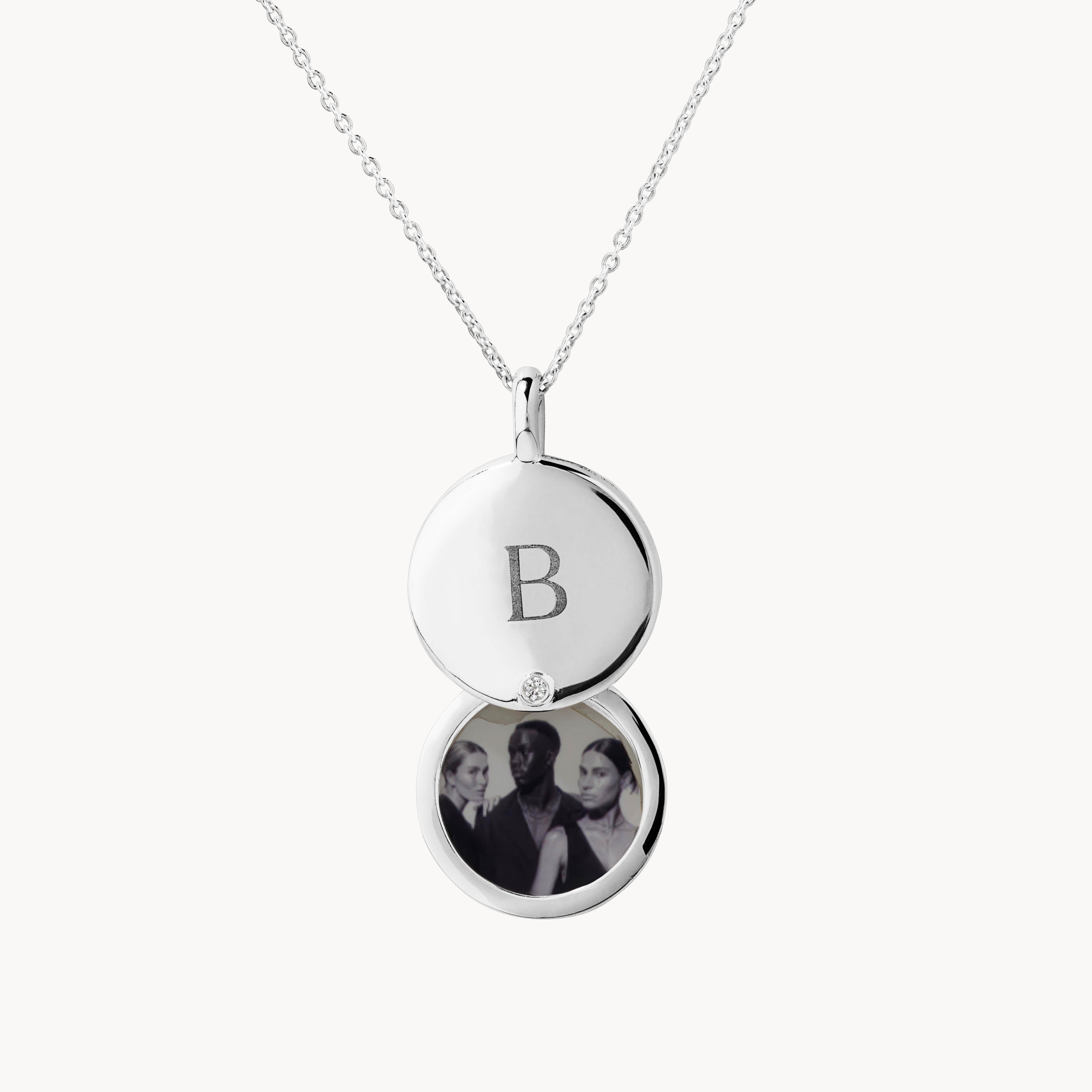 Personalized Engravable Silver Circle Flip Locket Necklace - Perfect for Anniversary Gifts, Valentine's Day & Keepsake Jewelry