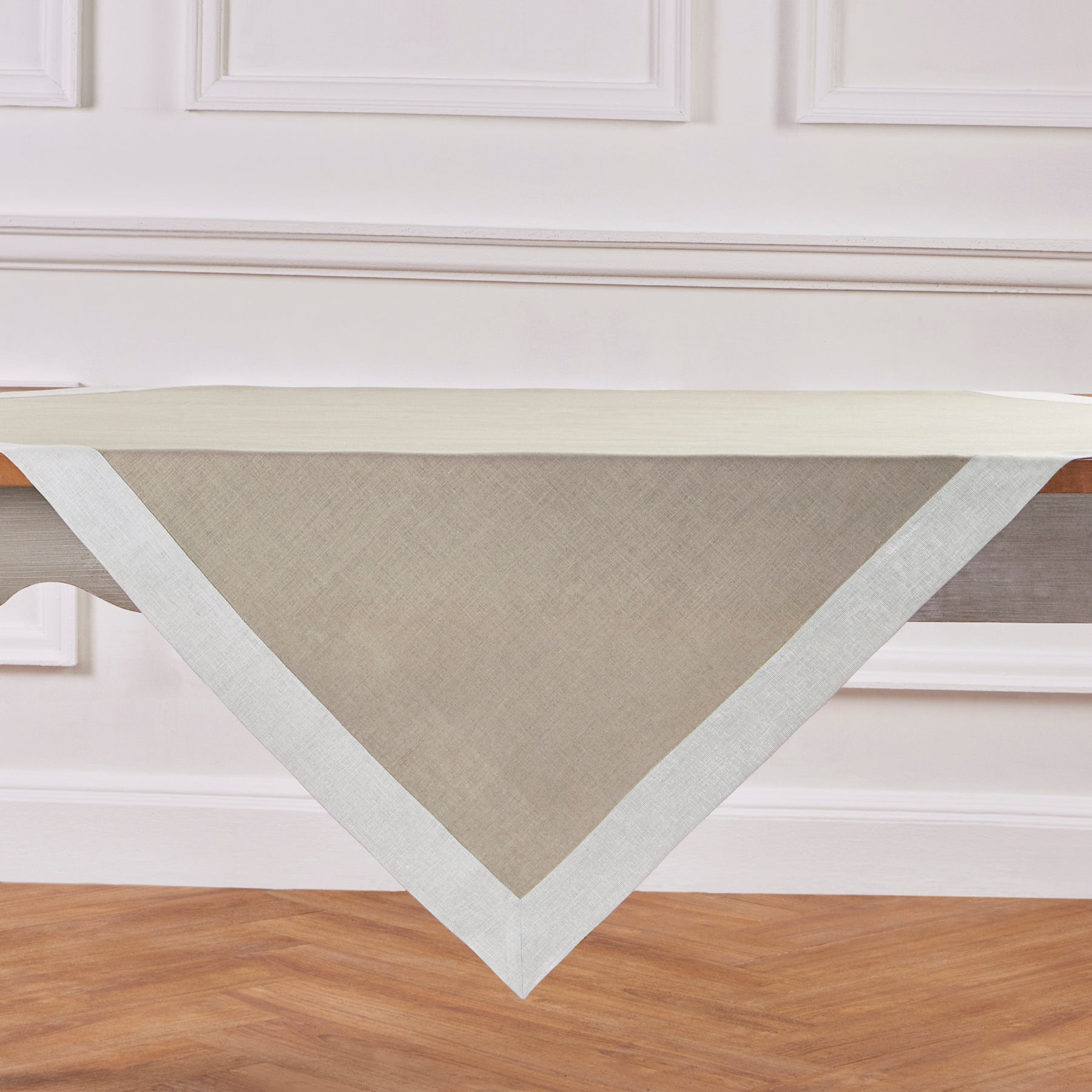 Festive Edge Table Throw - Elegant Holiday Table Runner for Christmas & Thanksgiving Decor - Perfect for Dining Room & Party Decorations