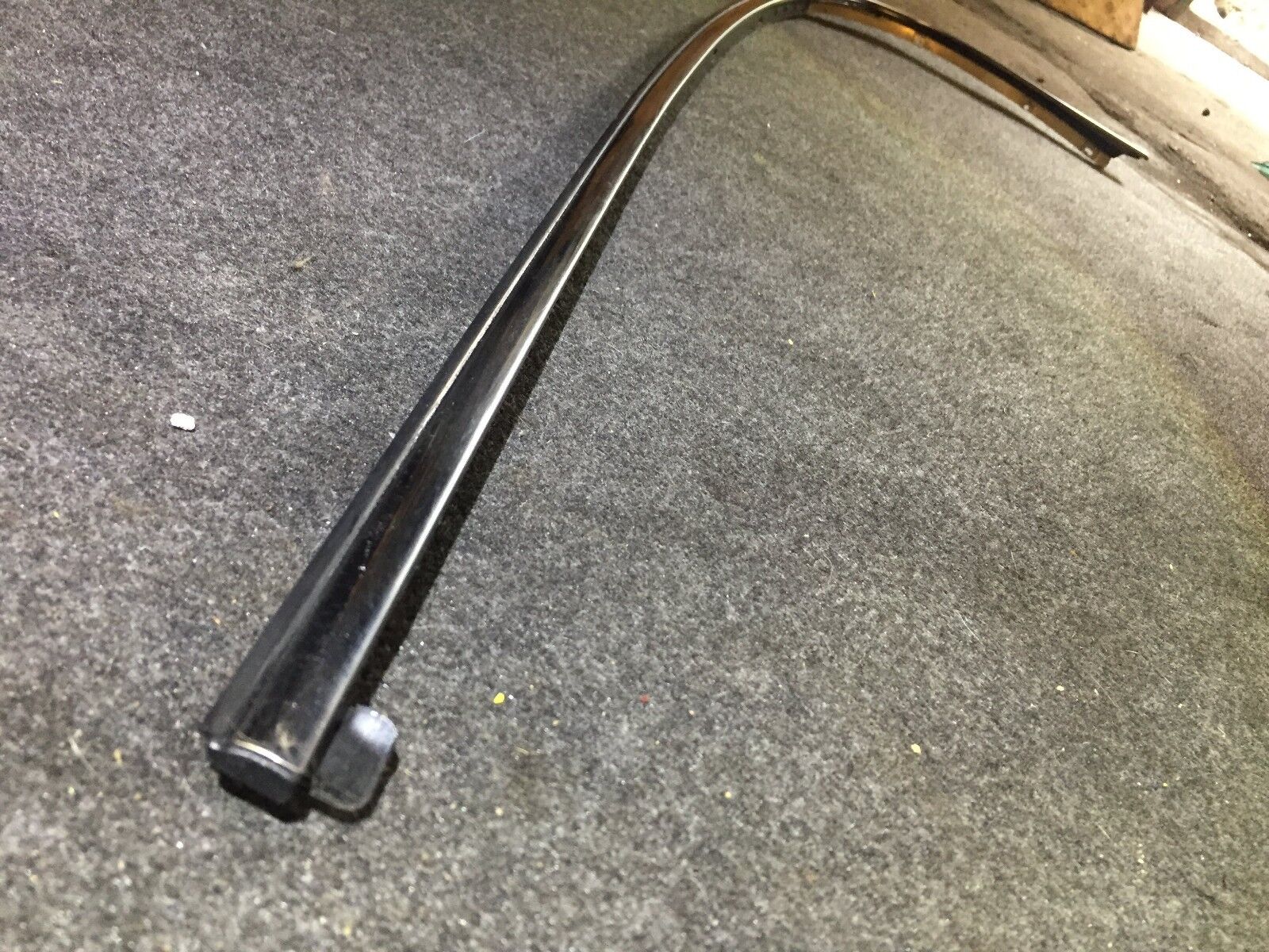 2004-2011 Lincoln Town Car Front Left Door Exterior Frame Trim Bezel OEM Replacement Part - Perfect for Car Restoration & Door Repair Projects