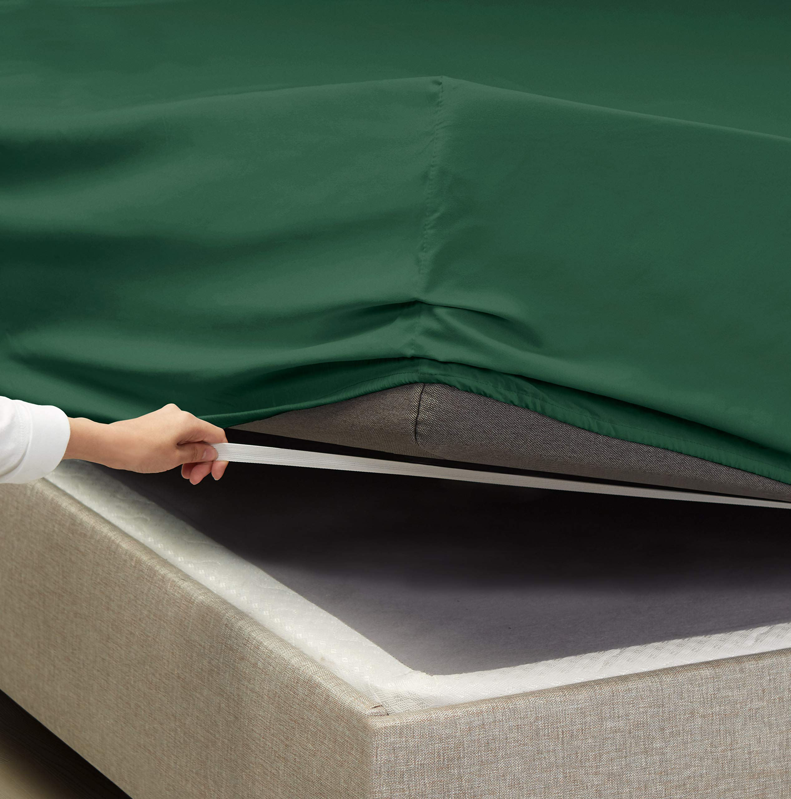 Empyrean Twin Sheets Set - 3 PC Ultra Soft Microfiber Bedding - Double Brushed Hotel Luxury Twin Size Sheets in Hunter Green - Deep Pocket with 4 Corner Elastic Straps - Perfect for Guest Rooms, Dorms & Cozy Bedrooms