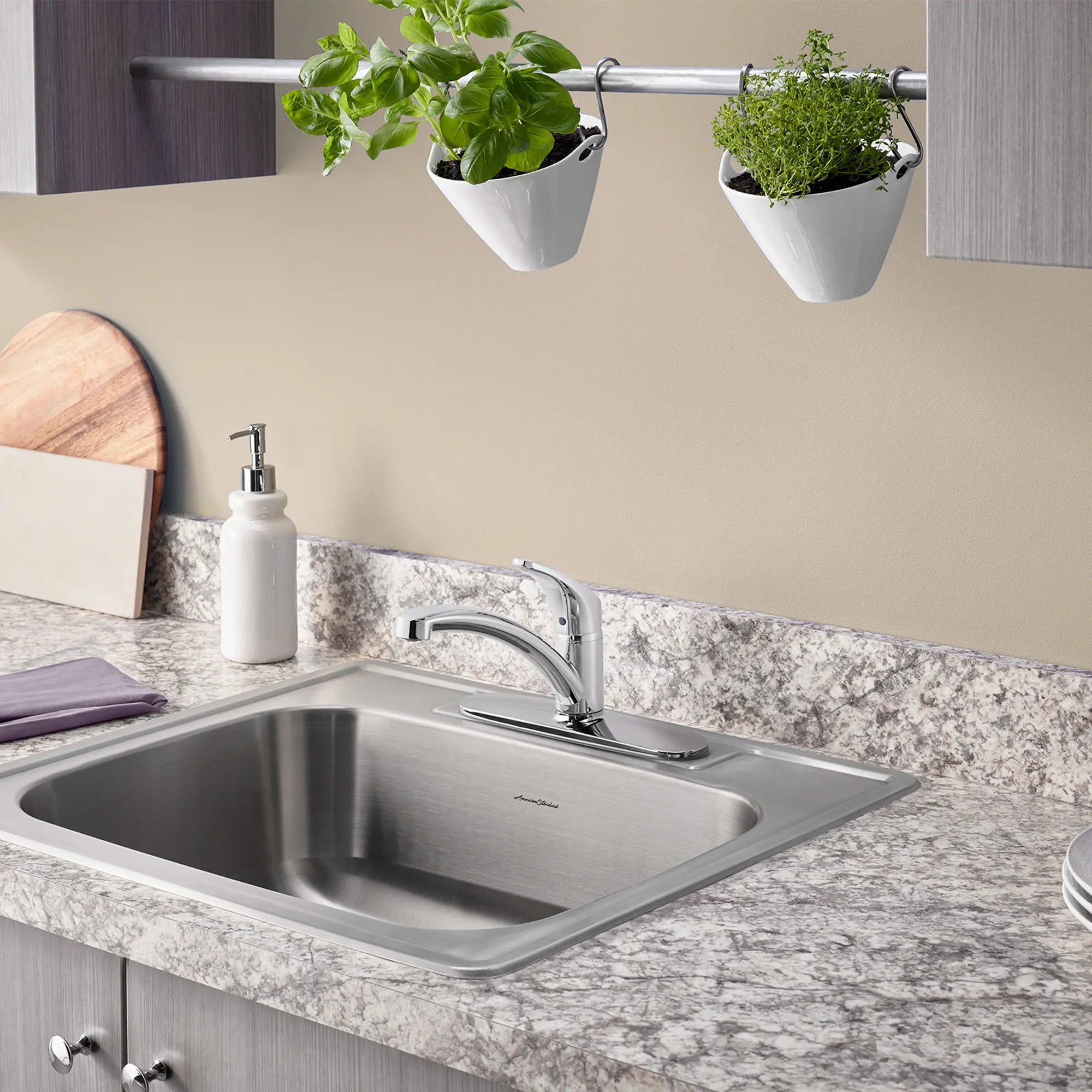 Colony PRO Single Handle Kitchen Faucet - 1.5 GPM Low Flow, 5.7 L/min Water Saving Design - Perfect for Modern Kitchens & Eco-Friendly Homes