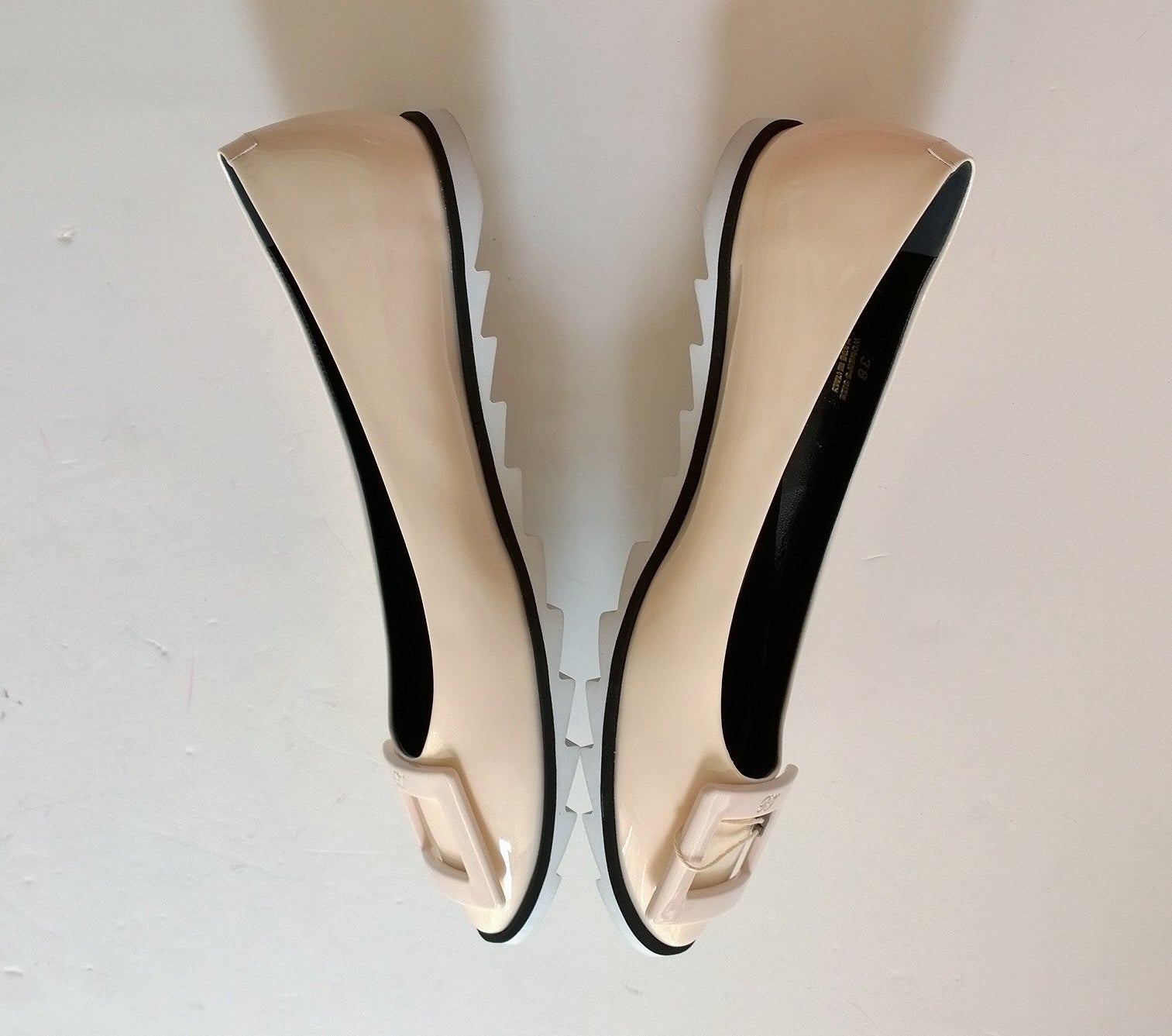Roger Vivier Viv Gommette Cream Patent Leather Shoes with Rubber Wedge Flats - Elegant Comfort for Women's Casual & Office Wear