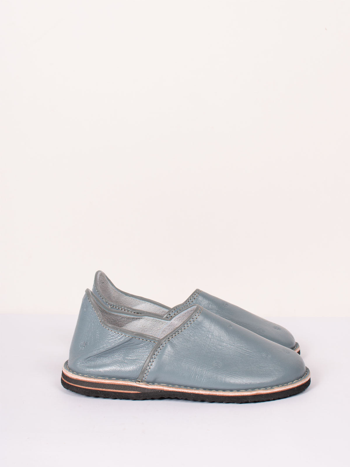 Authentic Moroccan Berber Babouche Slippers - Pearl Grey Leather House Shoes | Perfect for Home, Lounge & Cultural Fashion