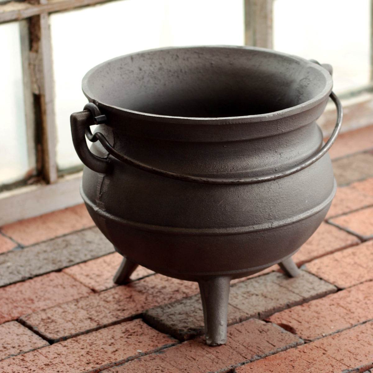 5 Quart Cast Iron Dutch Oven – Heavy Duty Enameled Pot for Cooking, Baking & Braising – Perfect for Soups, Stews & Bread Making in Oven or Stovetop