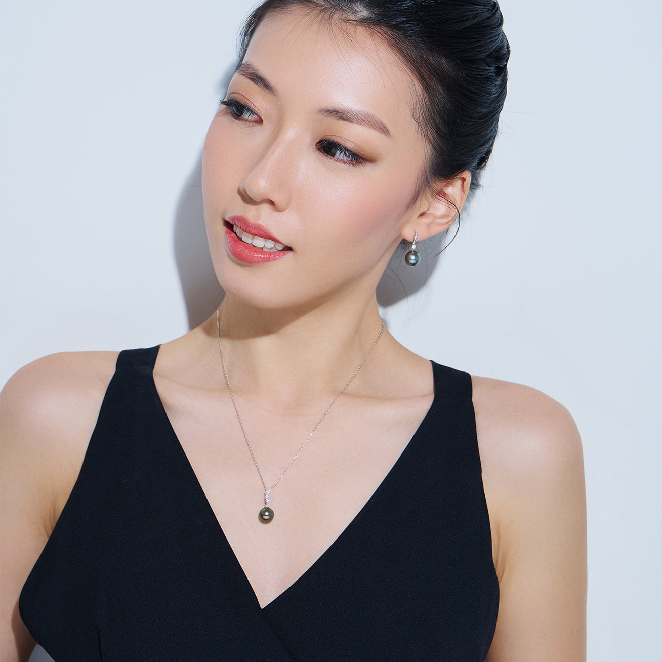 18K Solid Gold Tahitian Pearl Necklace for Women - Luxury Saltwater Pearl Jewelry Gift for Anniversary, Wedding & Special Occasions