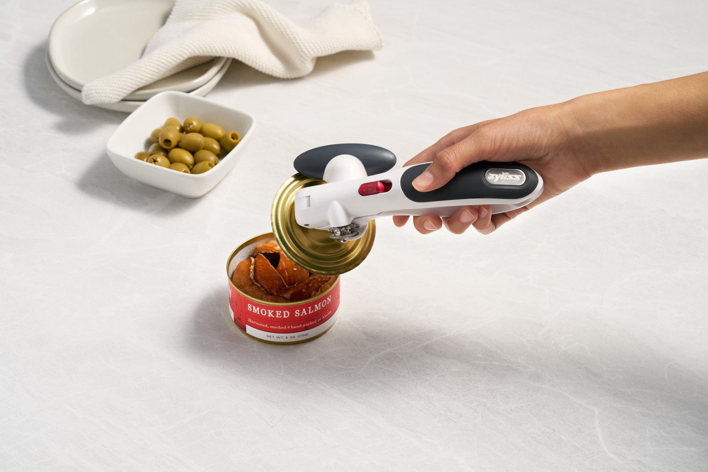 Zyliss Lock N' Lift Can Opener with Lid Lifter Magnet - Easy Open, No Slip Grip, White - Perfect for Kitchen, Camping & Emergency Preparedness