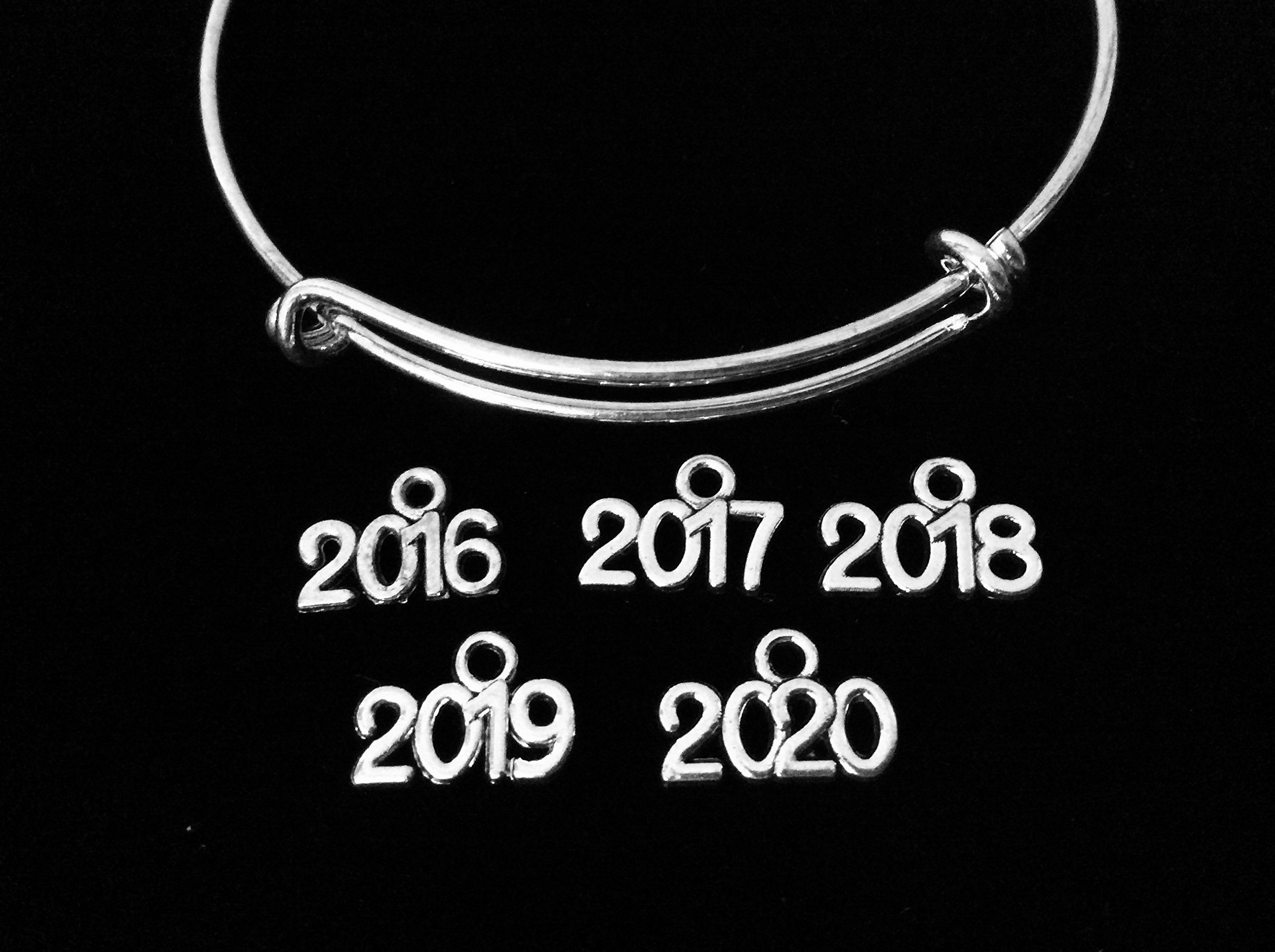 Expandable Charm Bracelet for Dog Groomers & Dog Lovers - Perfect Pet Hair Accessory Gift for Dog Owners - Great for Grooming Salons, Dog Shows & Everyday Wear