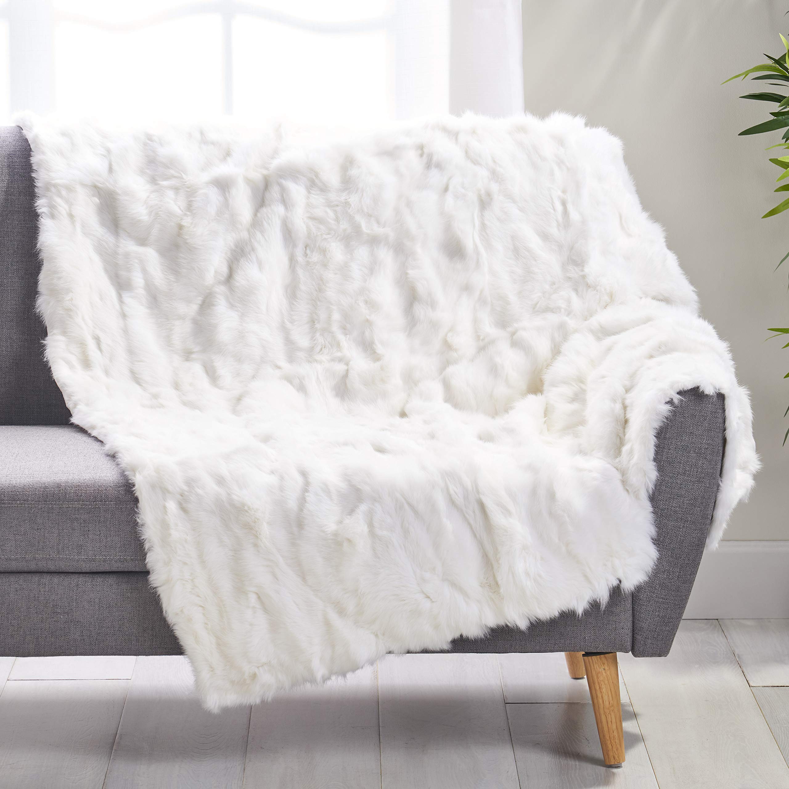 Glam Fur Throw Blanket - Soft White Faux Fur Blanket for Couch, Bed & Home Decor - Cozy Winter Blanket for Living Room, Bedroom & Gift Giving
